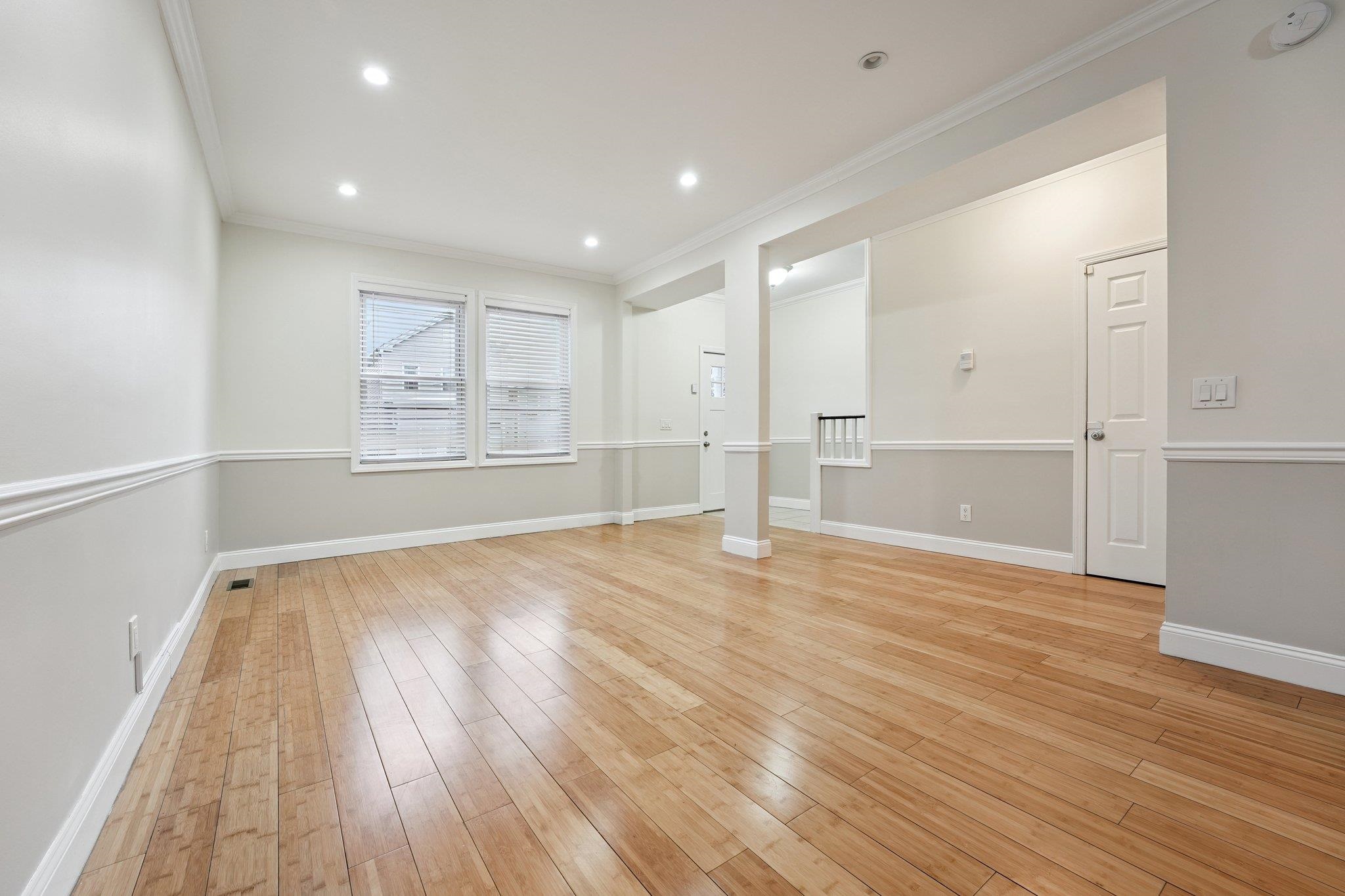 22 JEWETT AVE