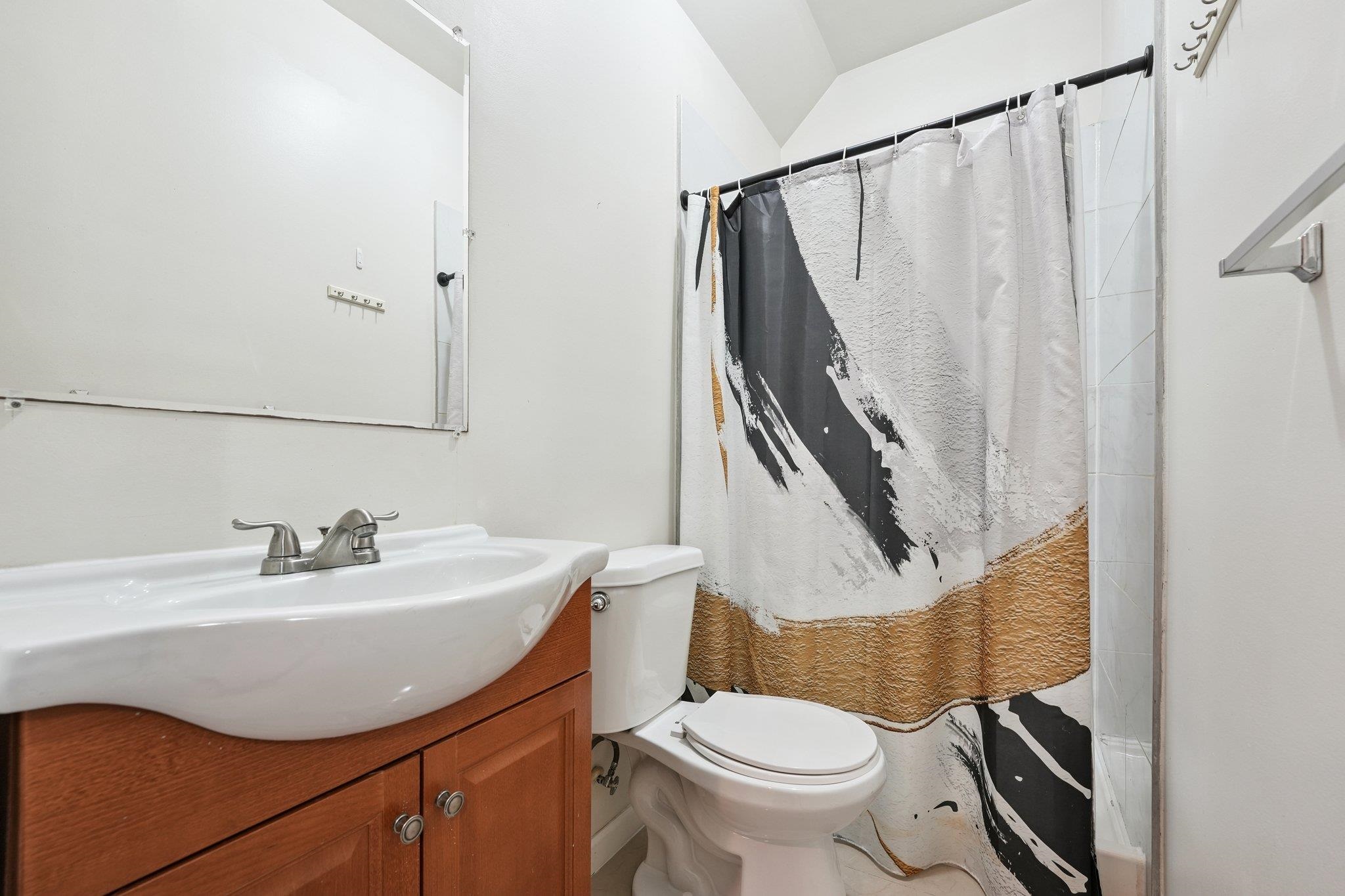 22 JEWETT AVE