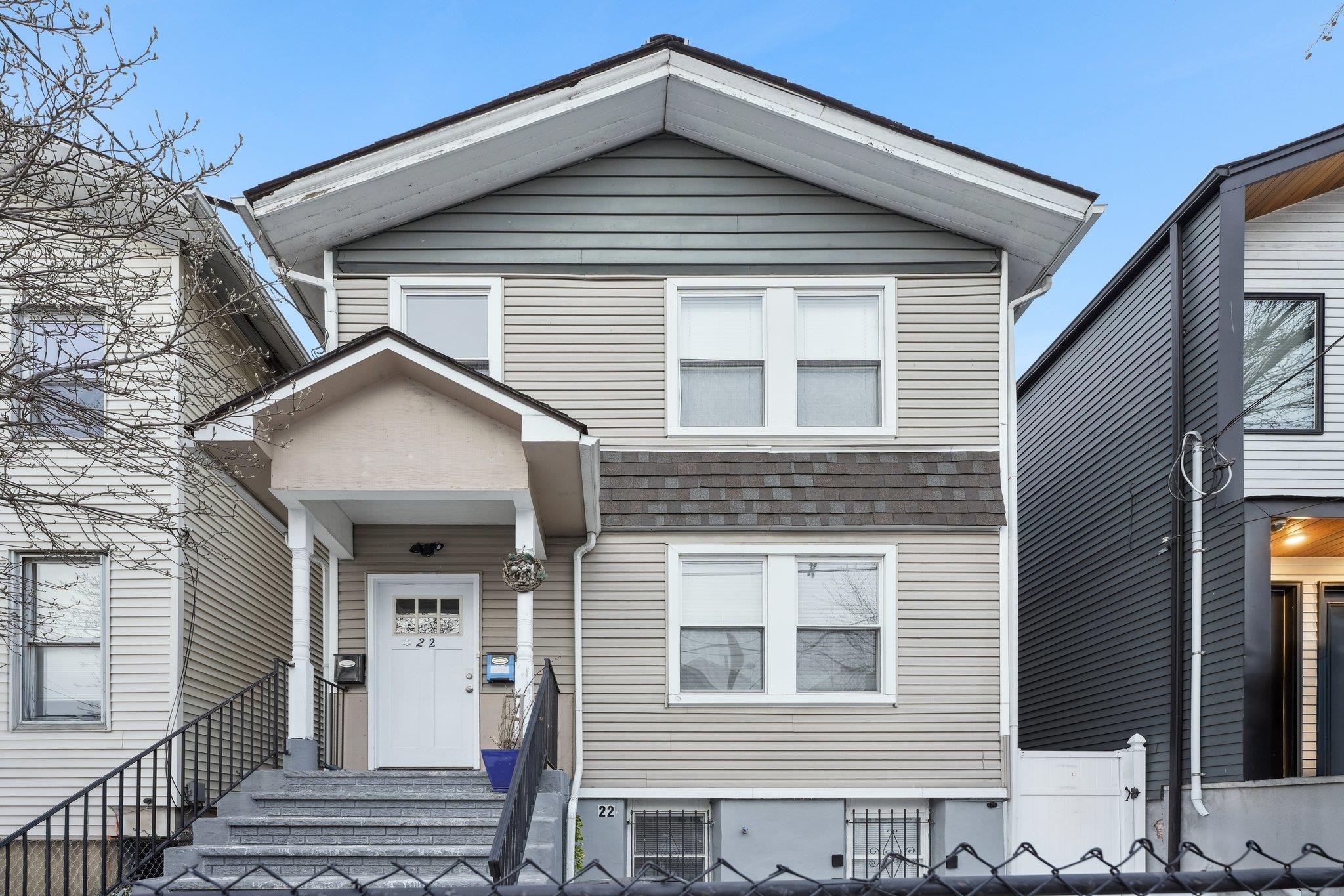 22 JEWETT AVE