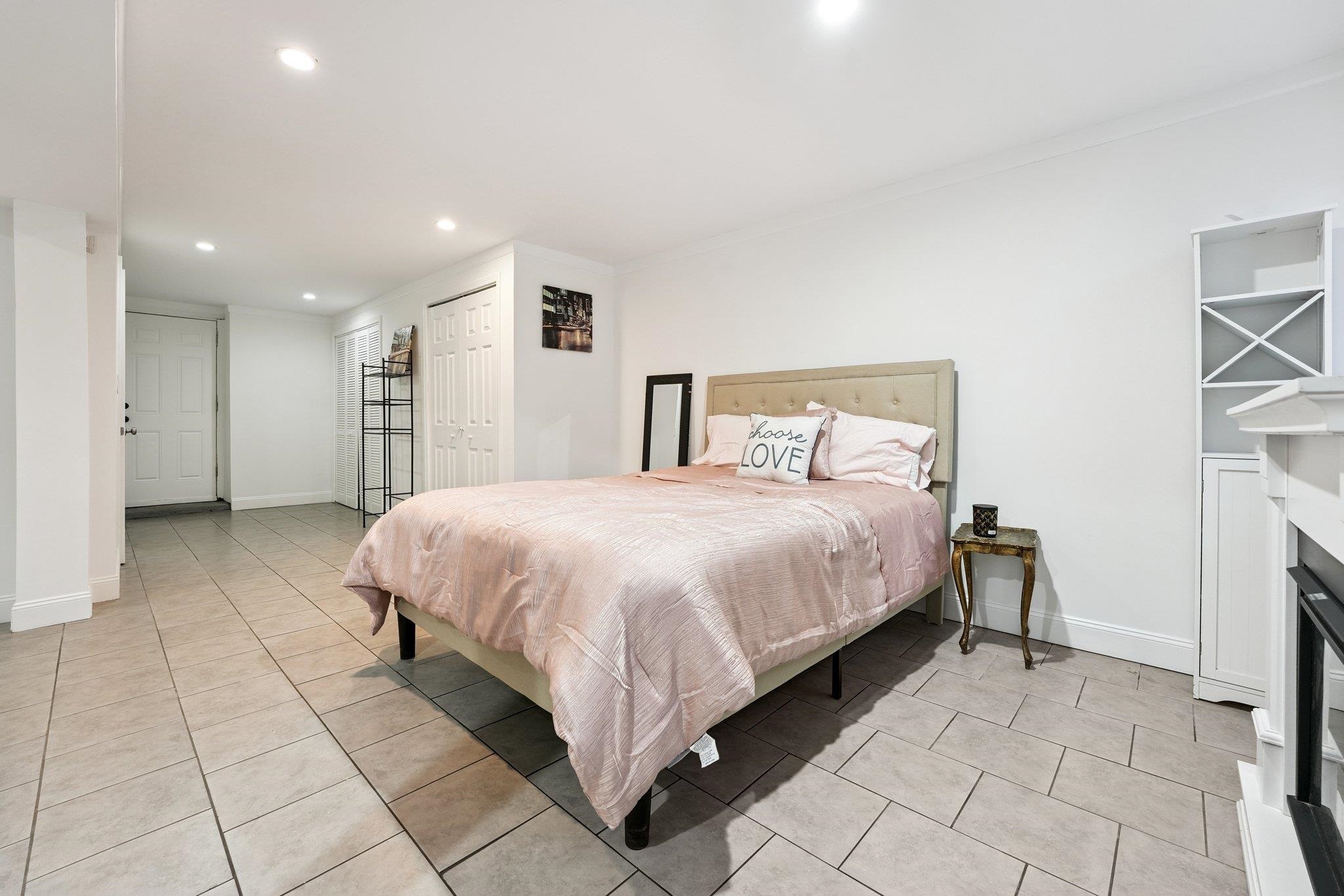 22 JEWETT AVE