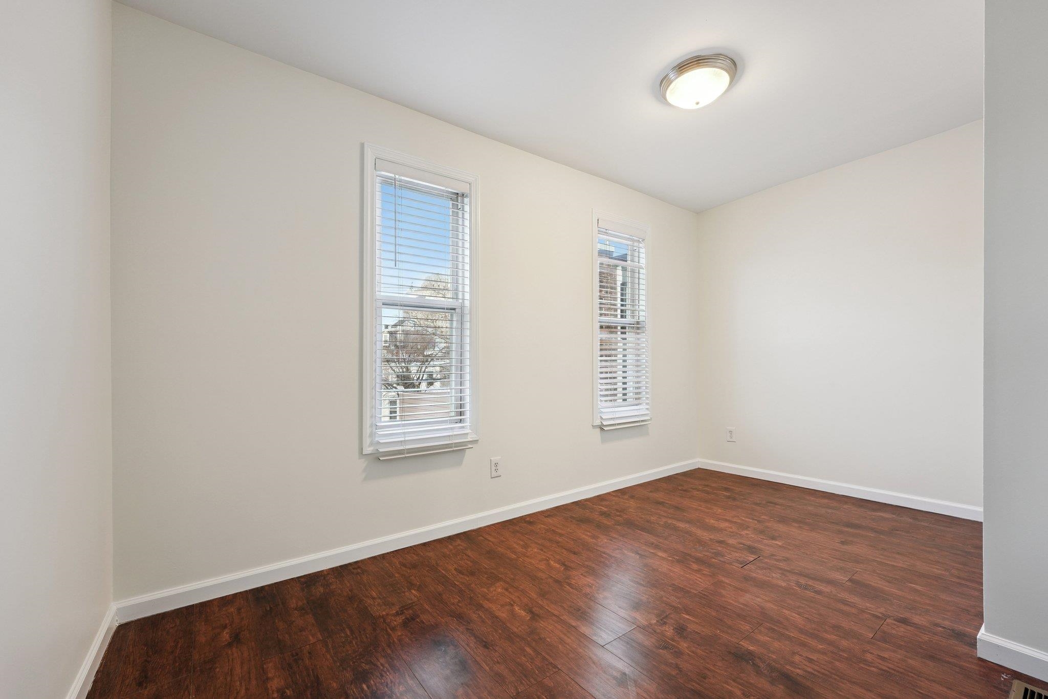 22 JEWETT AVE