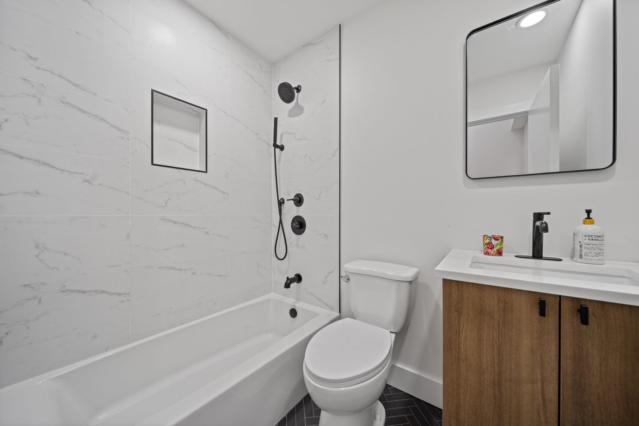 17 LEONARD ST Unit: 2