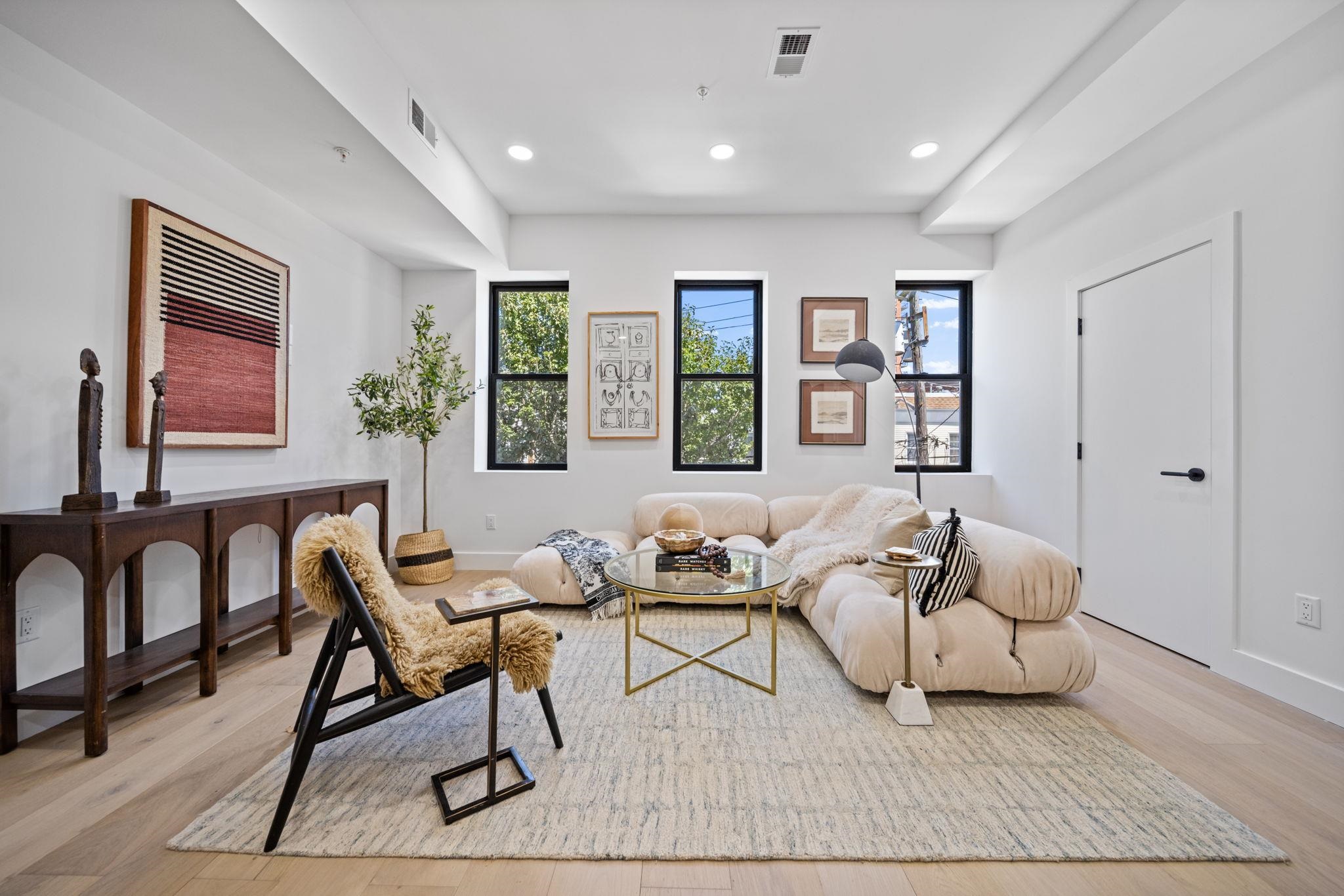 17 LEONARD ST Unit: 2