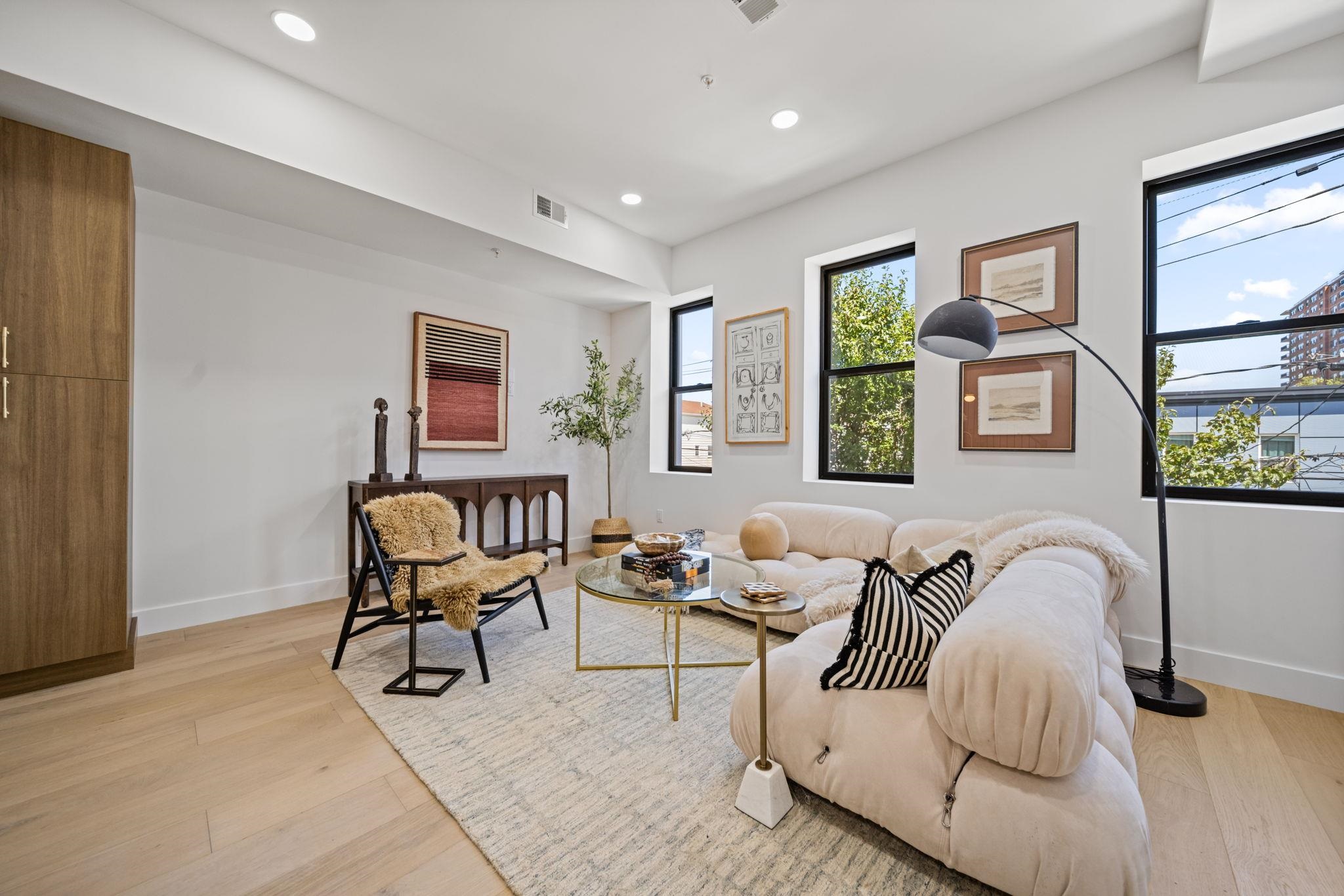 17 LEONARD ST Unit: 2