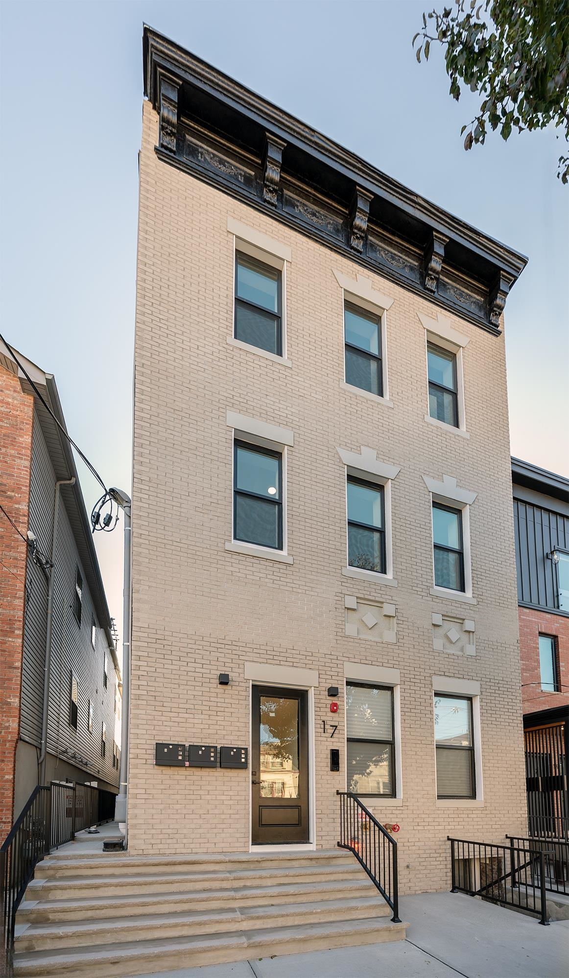 17 LEONARD ST Unit: 2