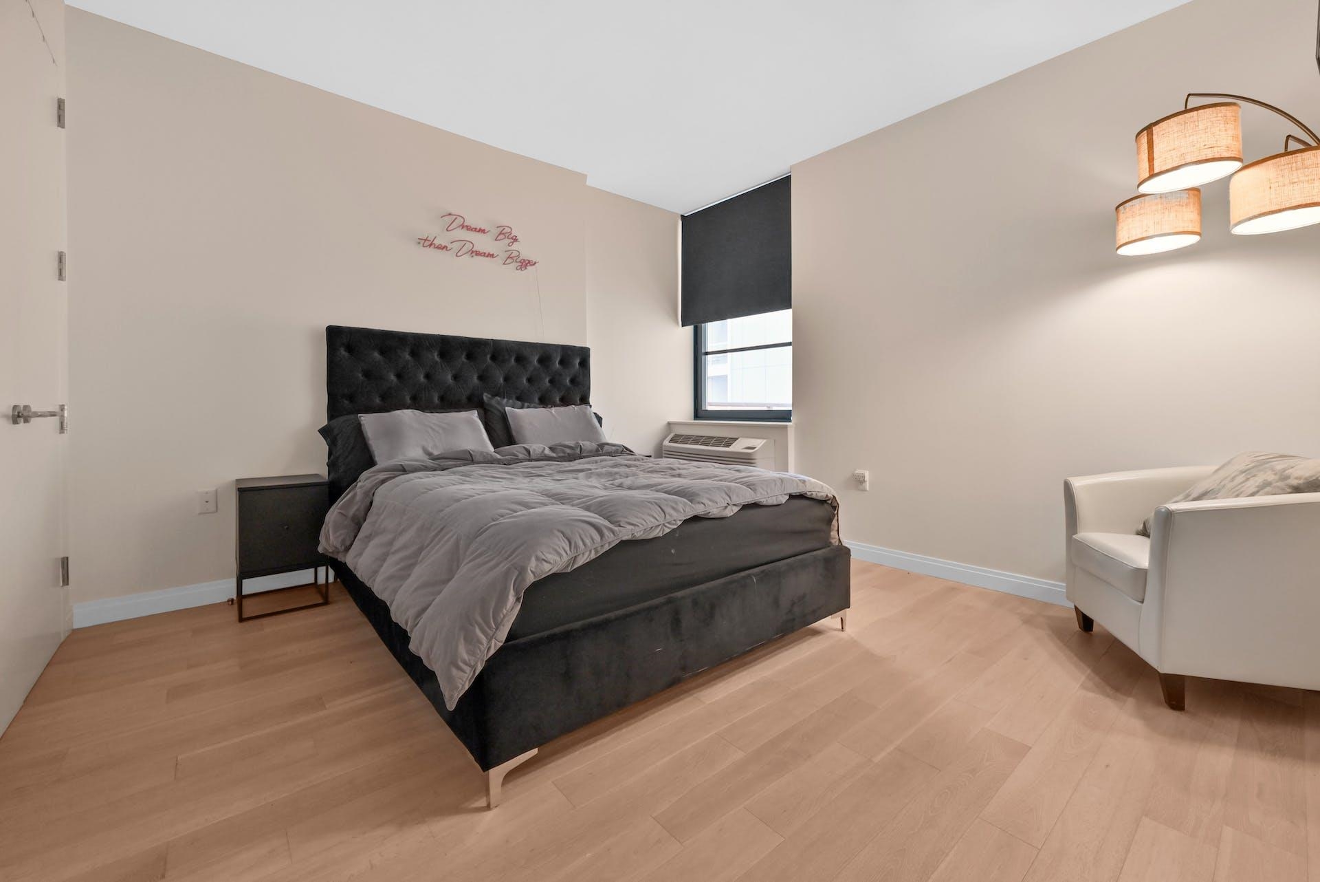 160 1ST ST Unit: 913