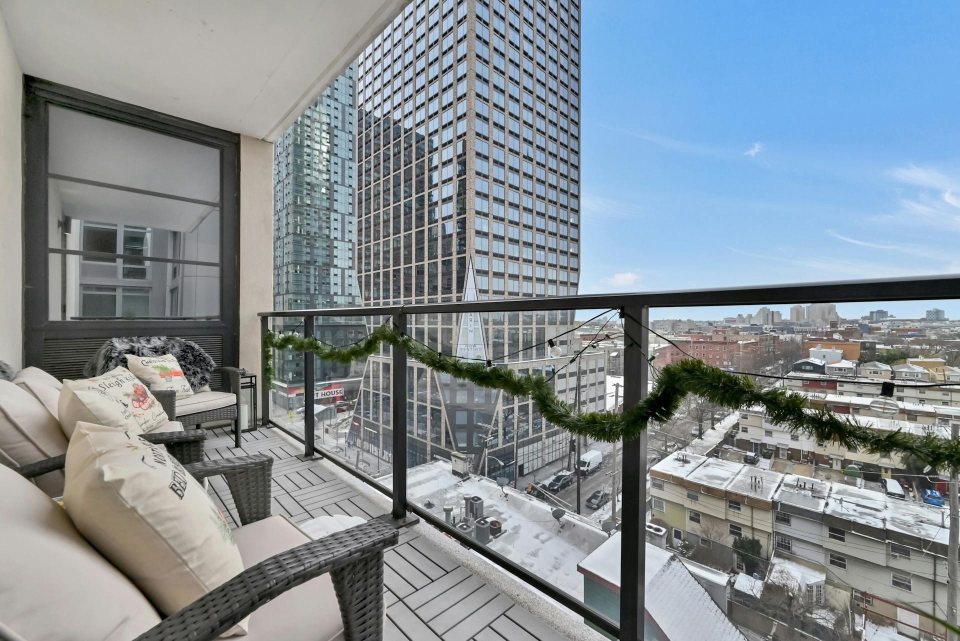 160 1ST ST Unit: 913