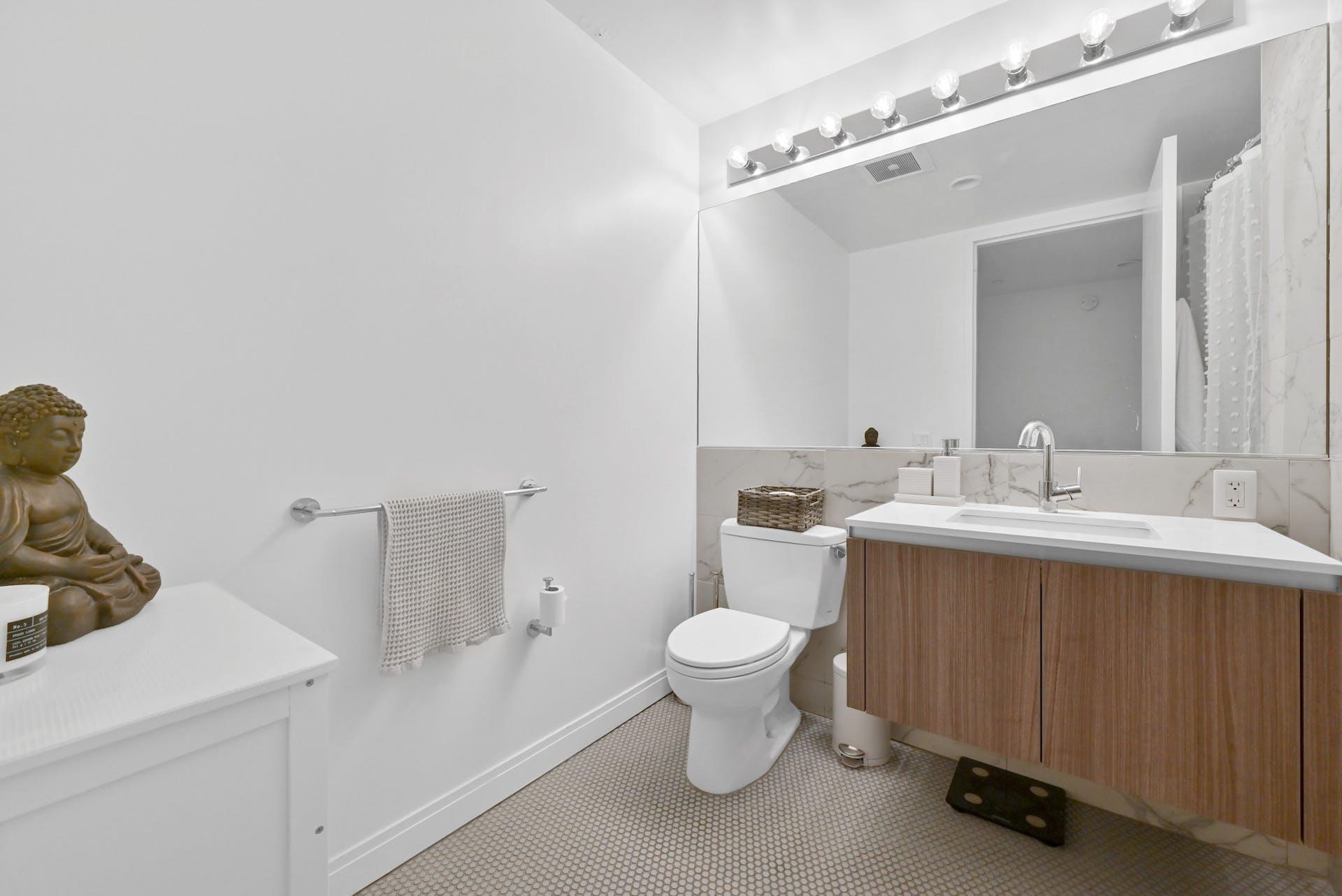 160 1ST ST Unit: 913