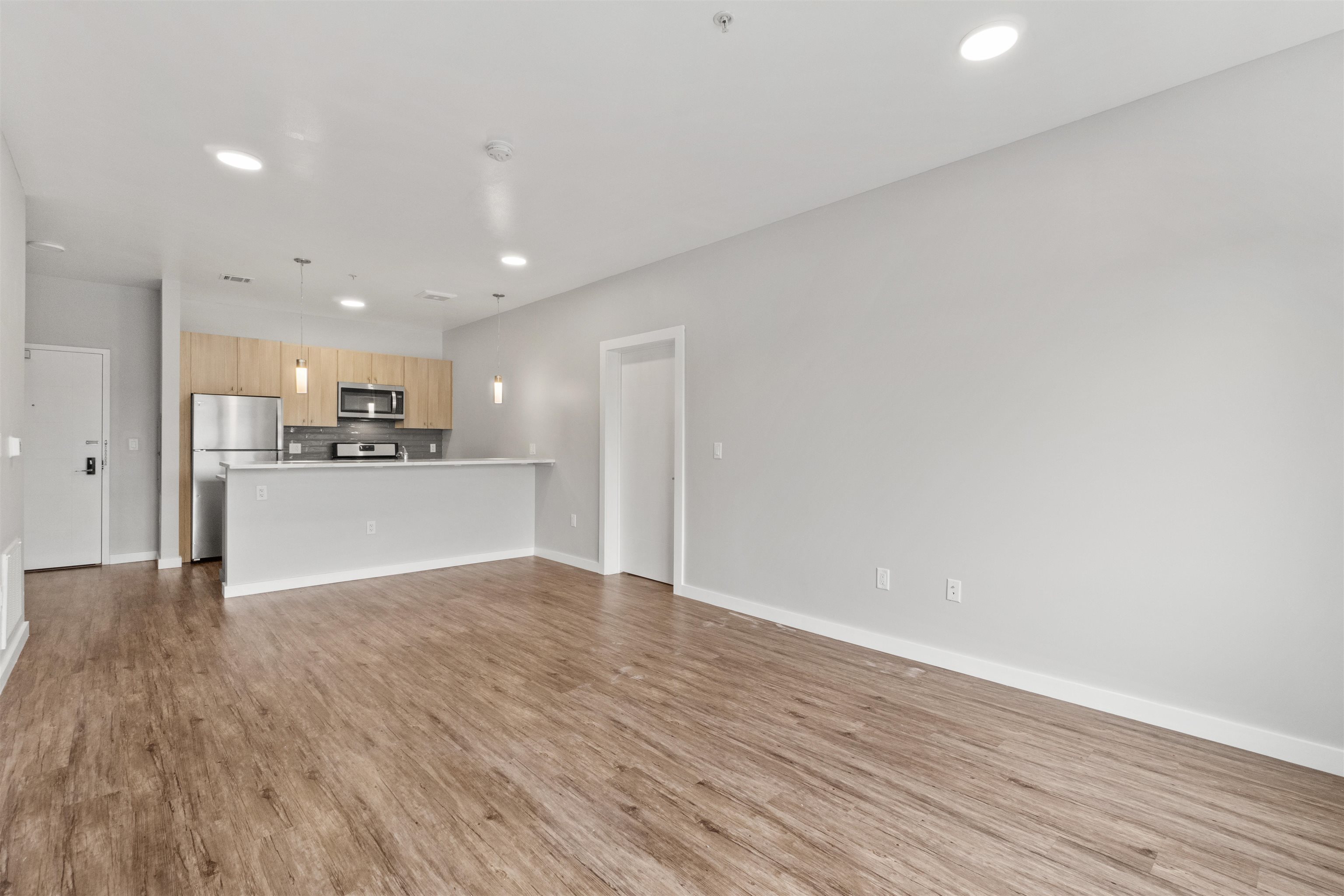 662 AVENUE C Unit: 304
