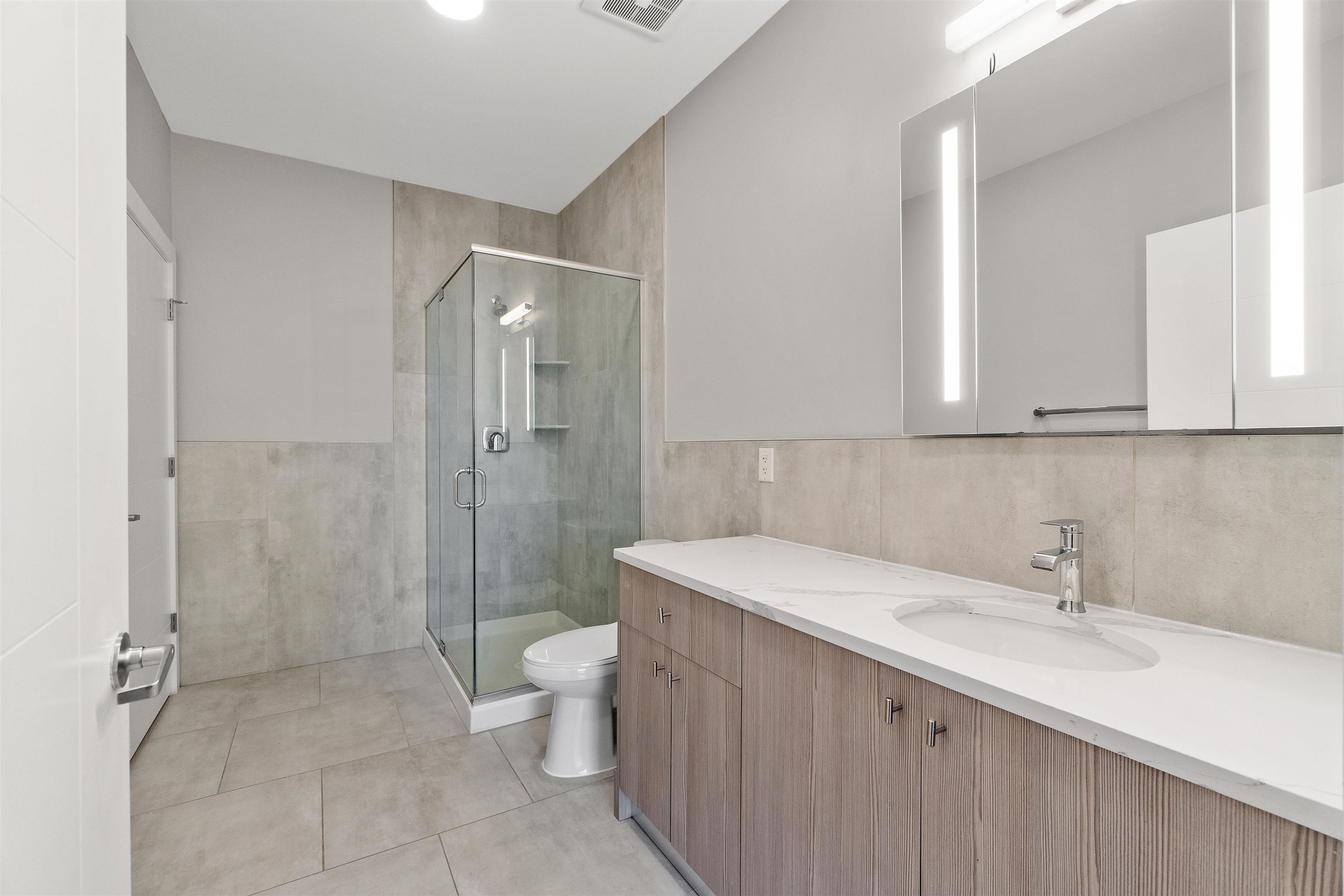 662 AVENUE C Unit: 304