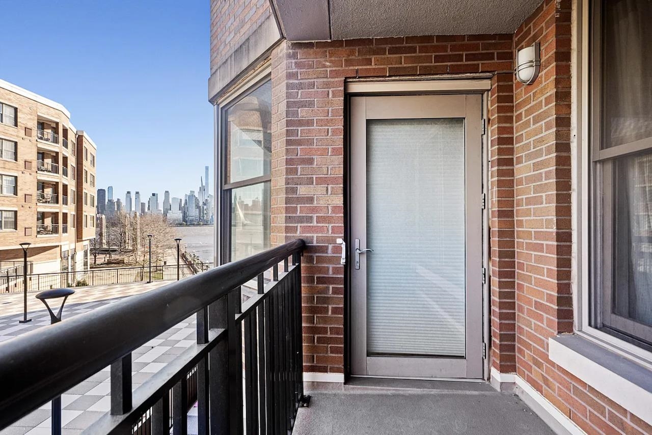 22 AVENUE AT PORT IMPERIAL Unit: 232