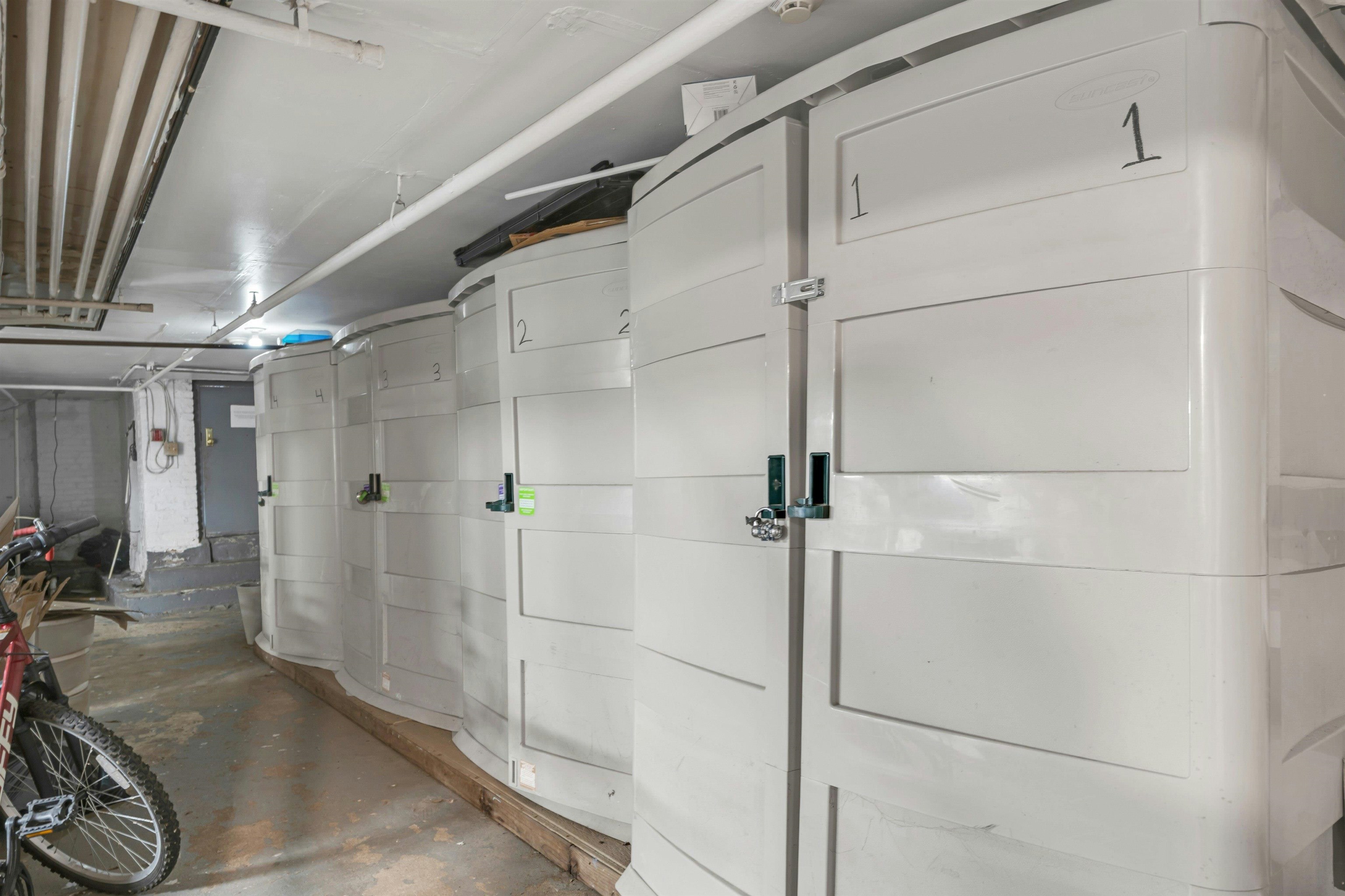 815 PARK AVE Unit: 1L