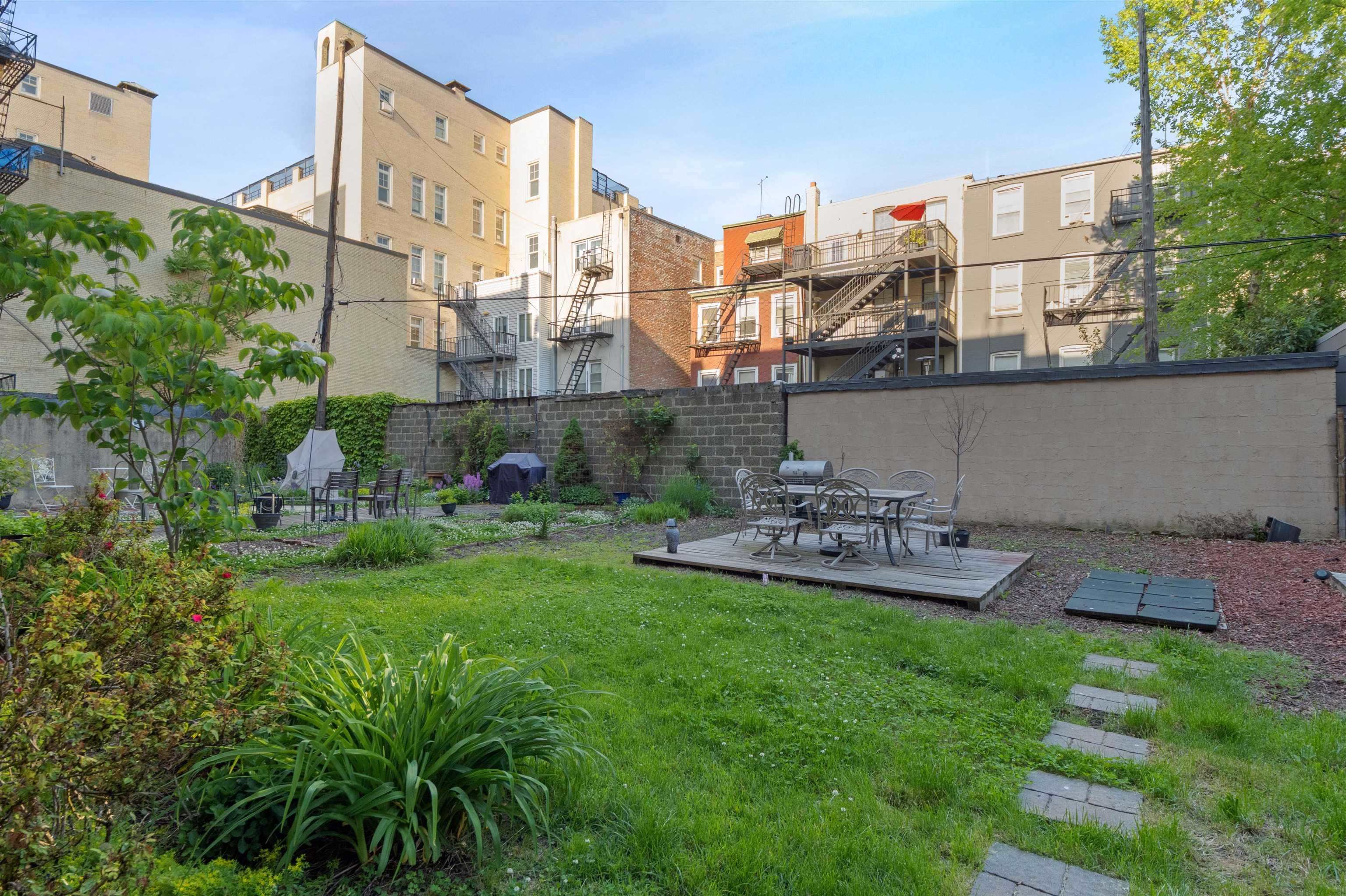 815 PARK AVE Unit: 1L