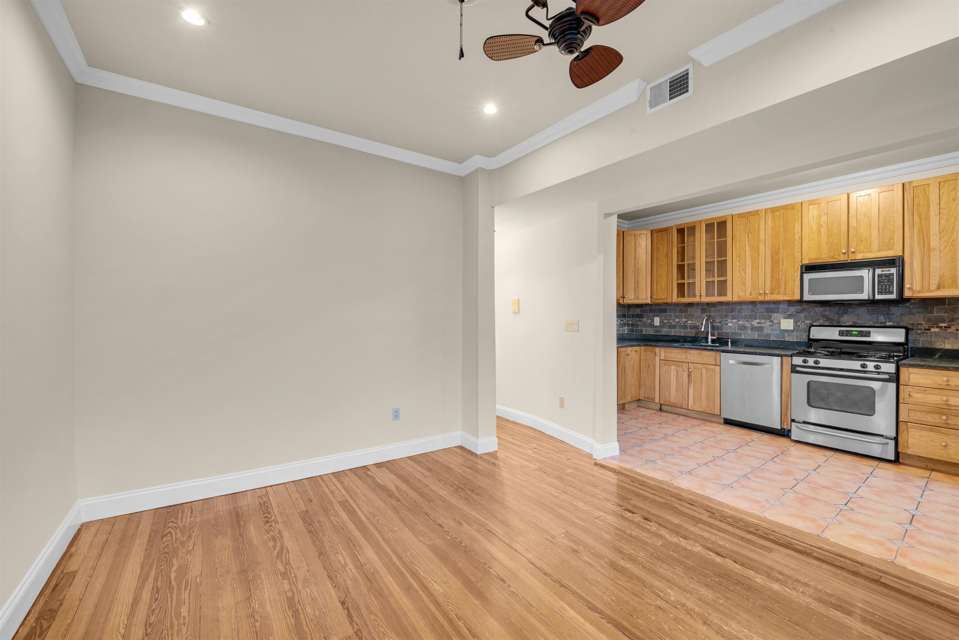 312 MONASTERY PL Unit: 2R