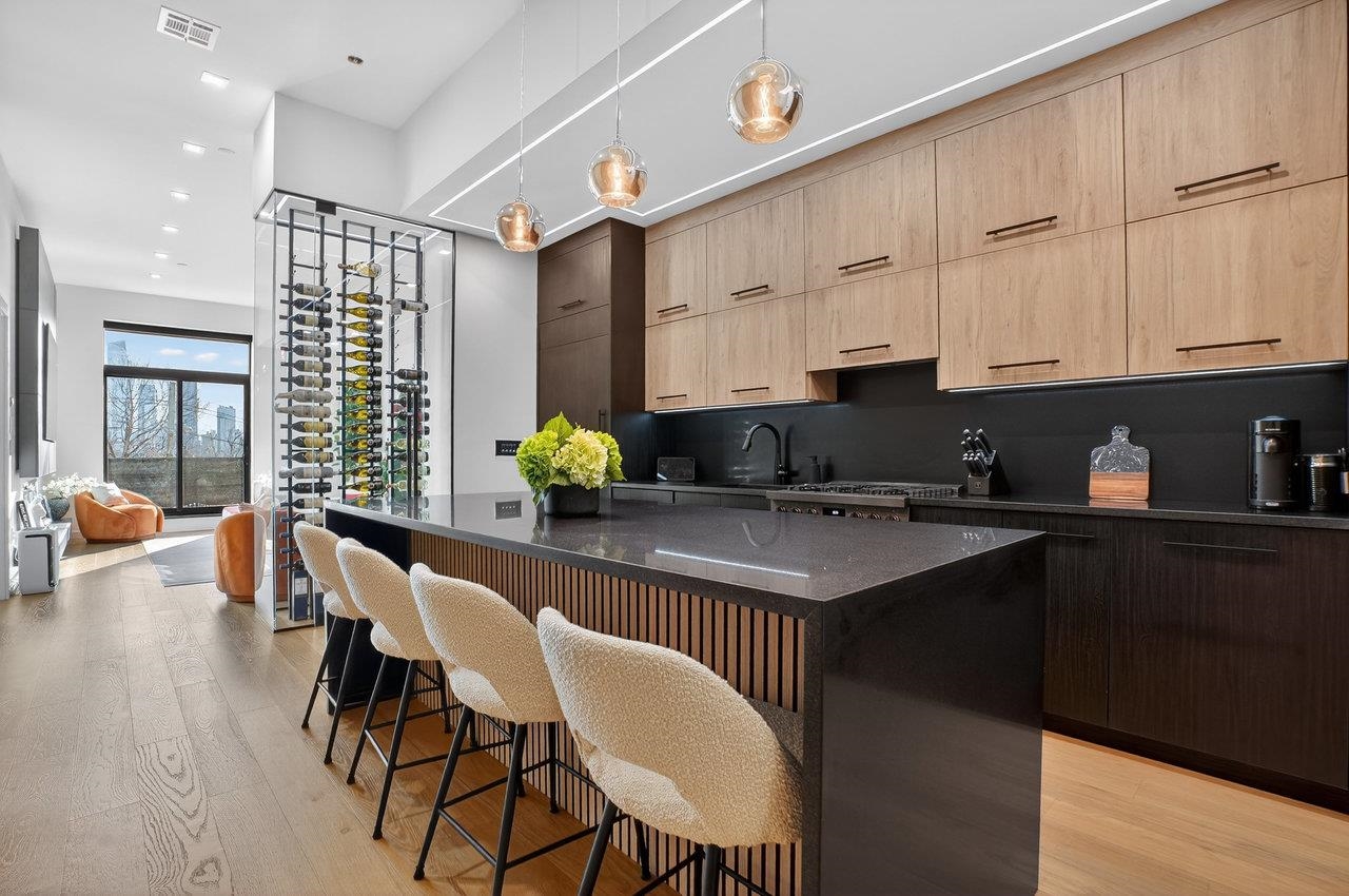 518-536 GREGORY AVE Unit: A101