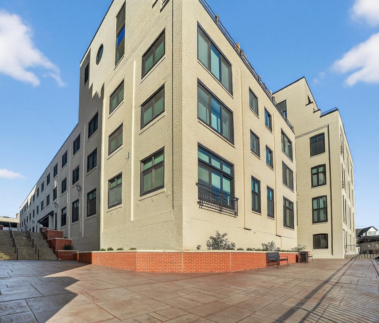 518-536 GREGORY AVE Unit: A101