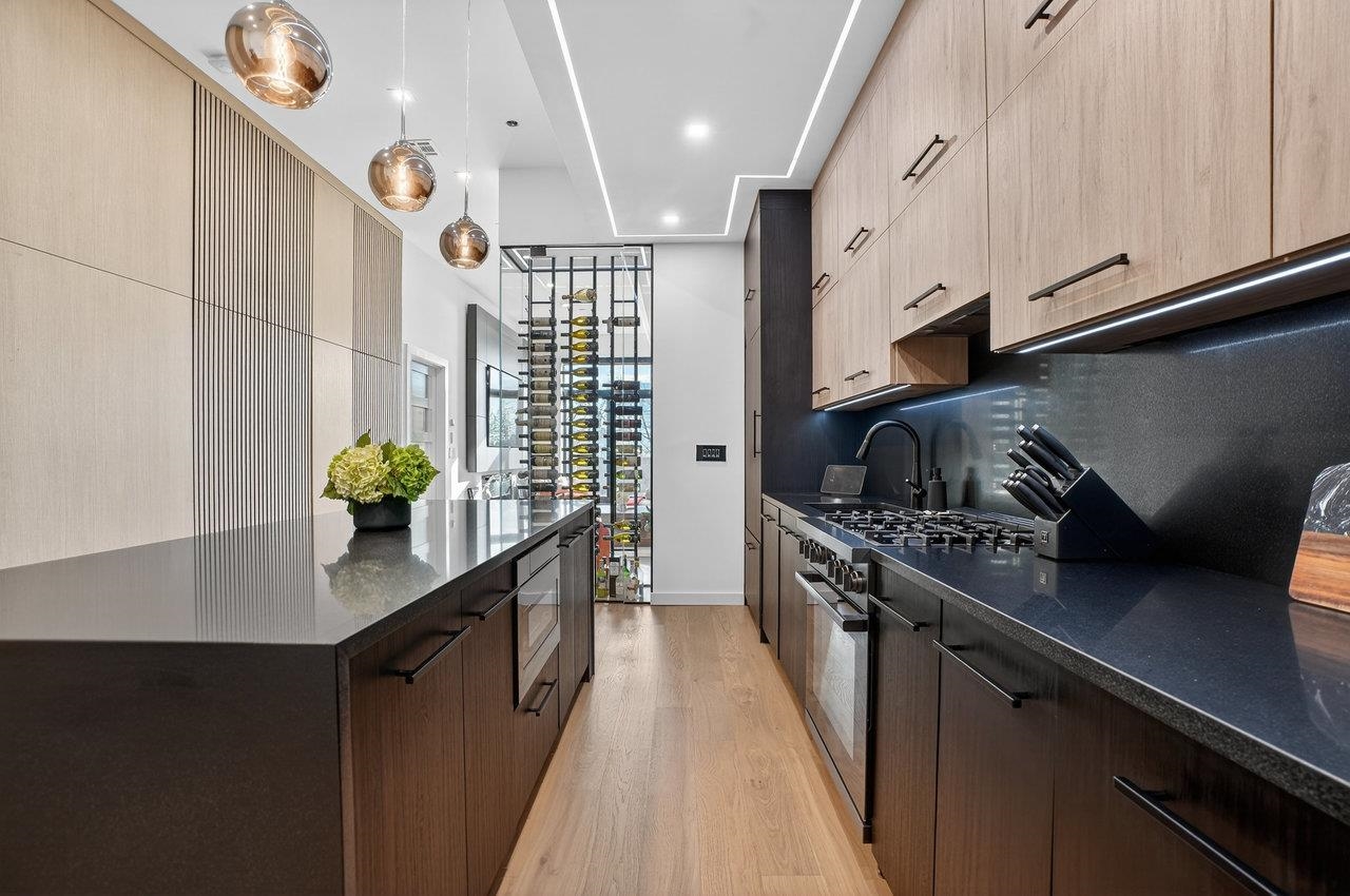 518-536 GREGORY AVE Unit: A101