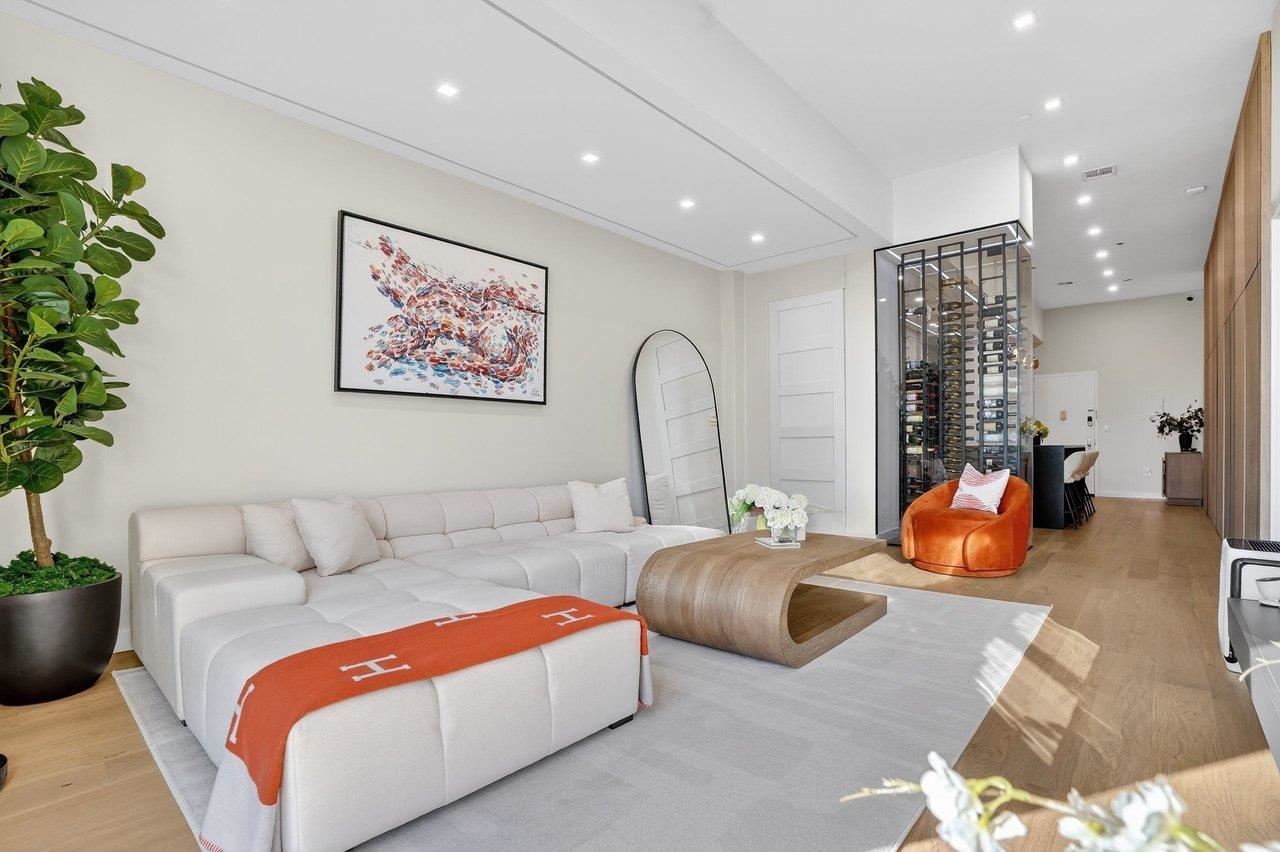 518-536 GREGORY AVE Unit: A101