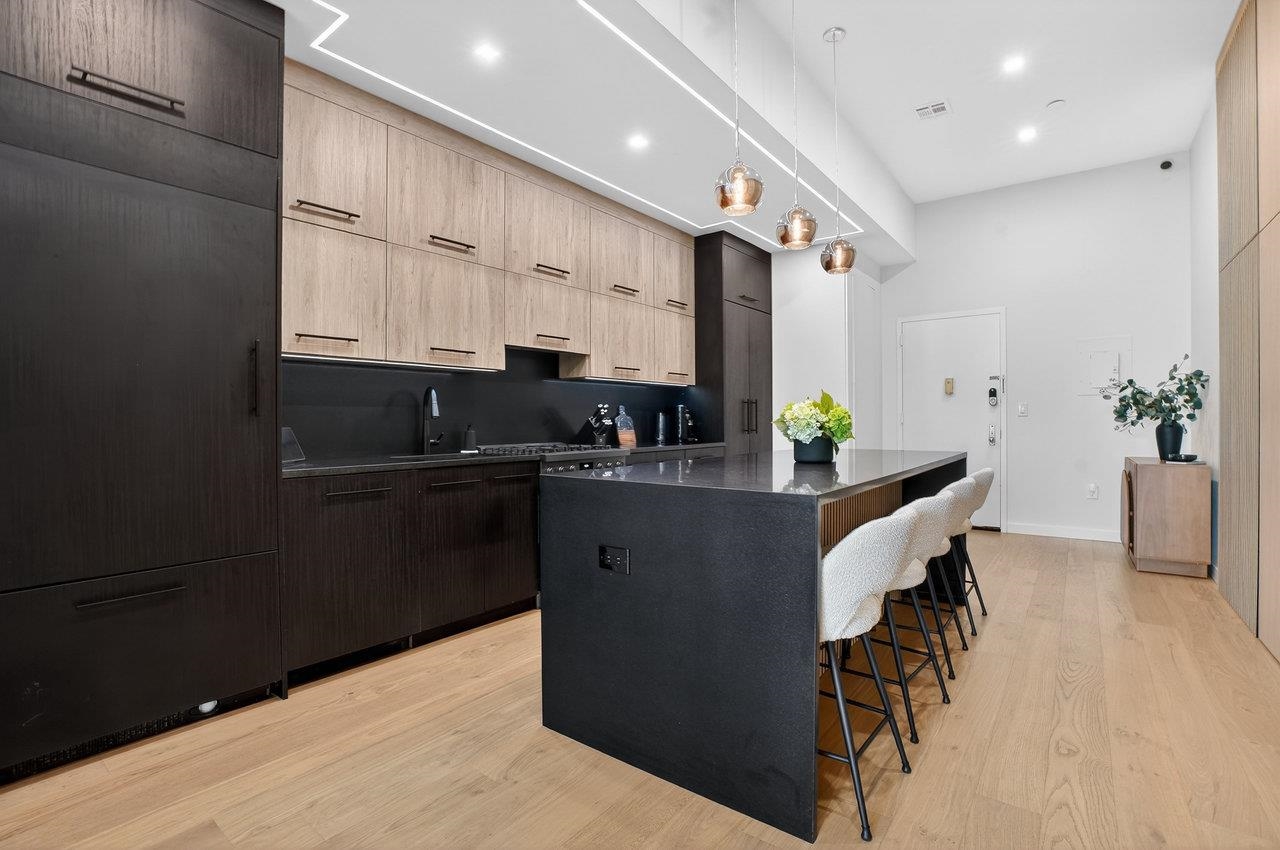 518-536 GREGORY AVE Unit: A101