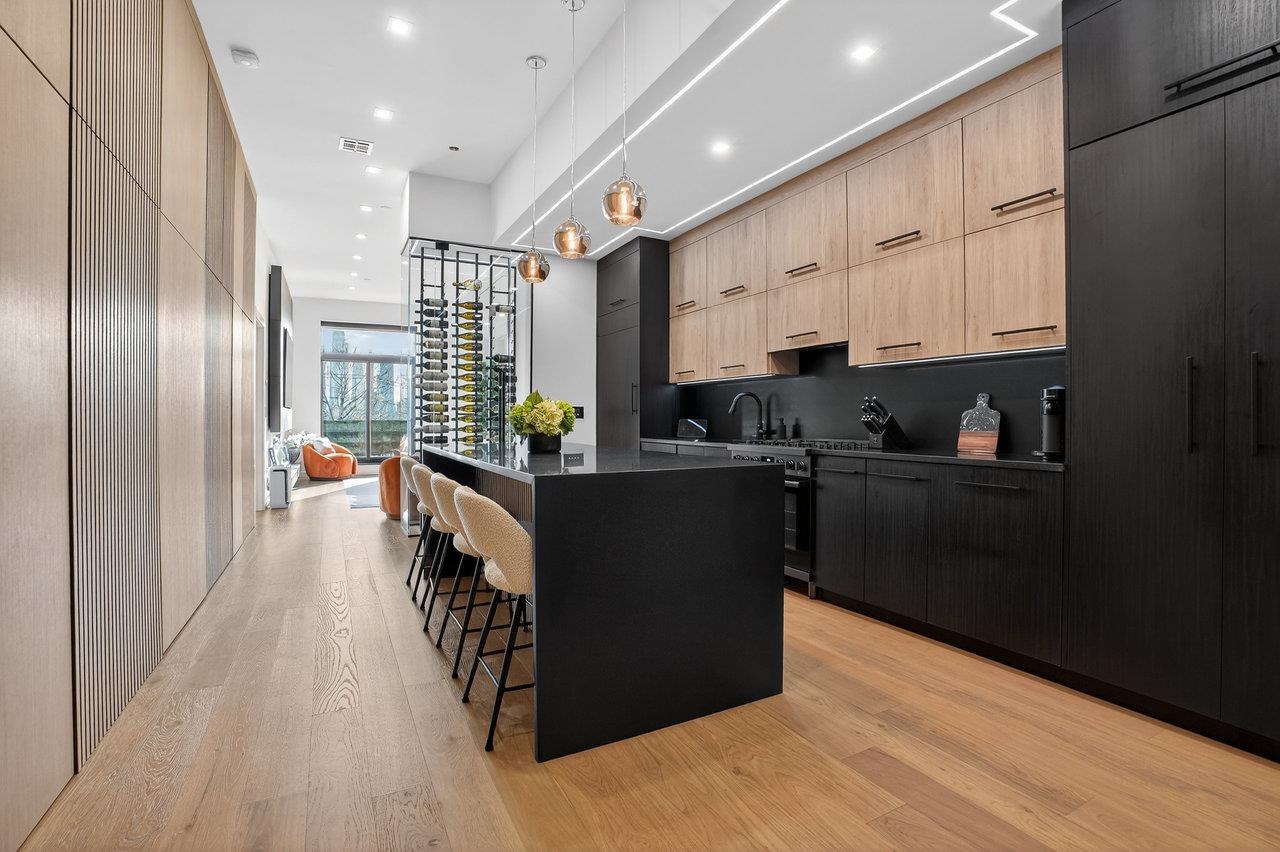 518-536 GREGORY AVE Unit: A101