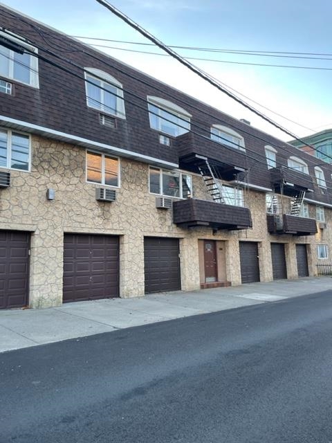 533 MADISON ST Unit: 3A