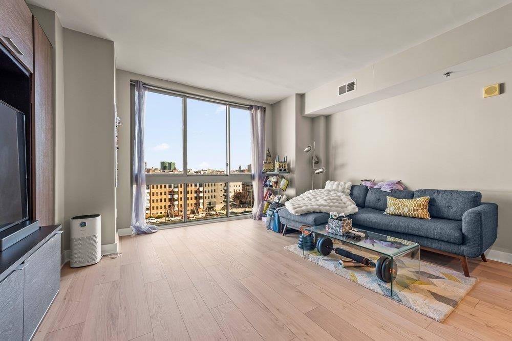 800 JACKSON ST Unit: 707