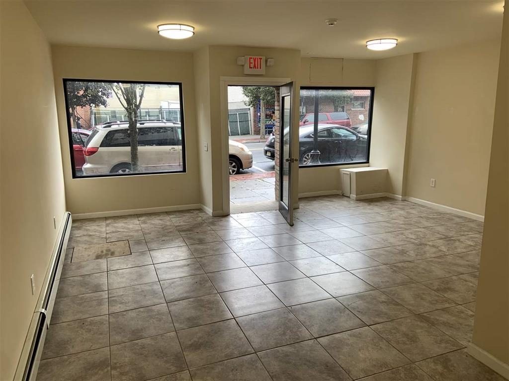 610 NEW YORK AVE Unit: 1R