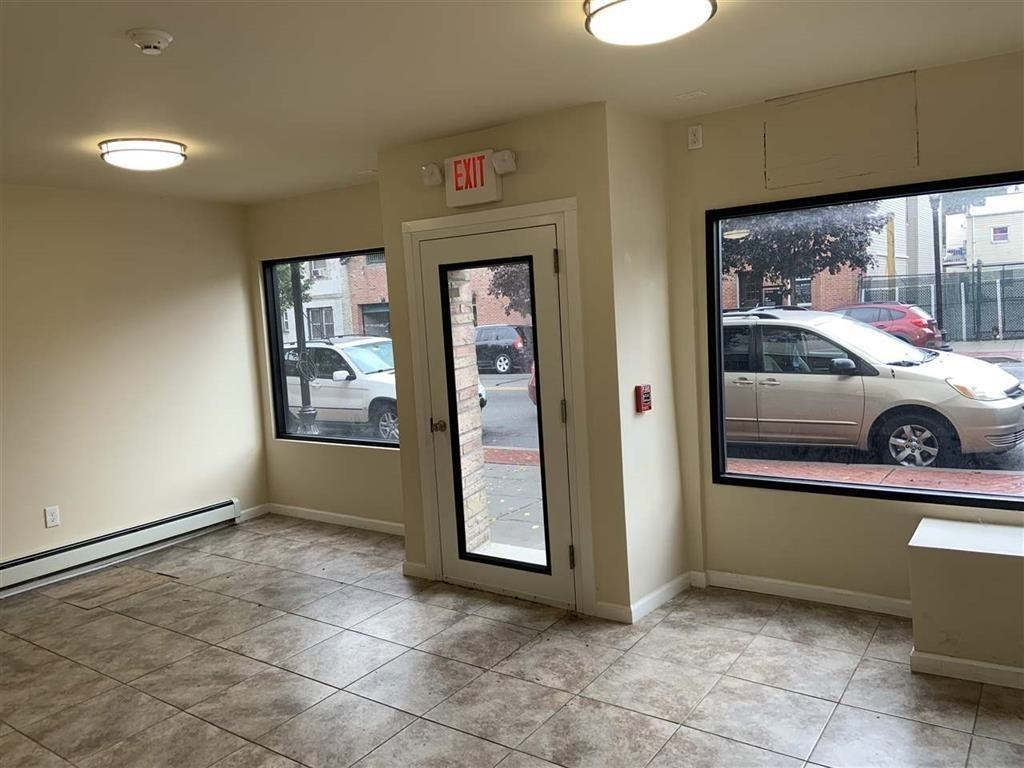 610 NEW YORK AVE Unit: 1R