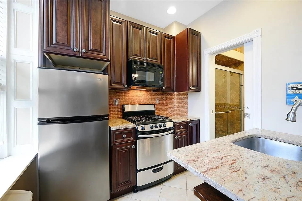 1228 PARK AVE Unit: 3F