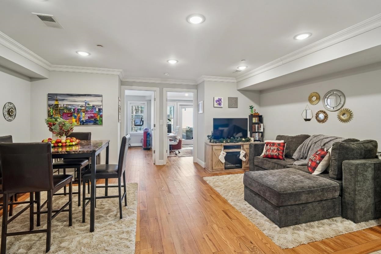 175 VAN HORNE ST Unit: #1