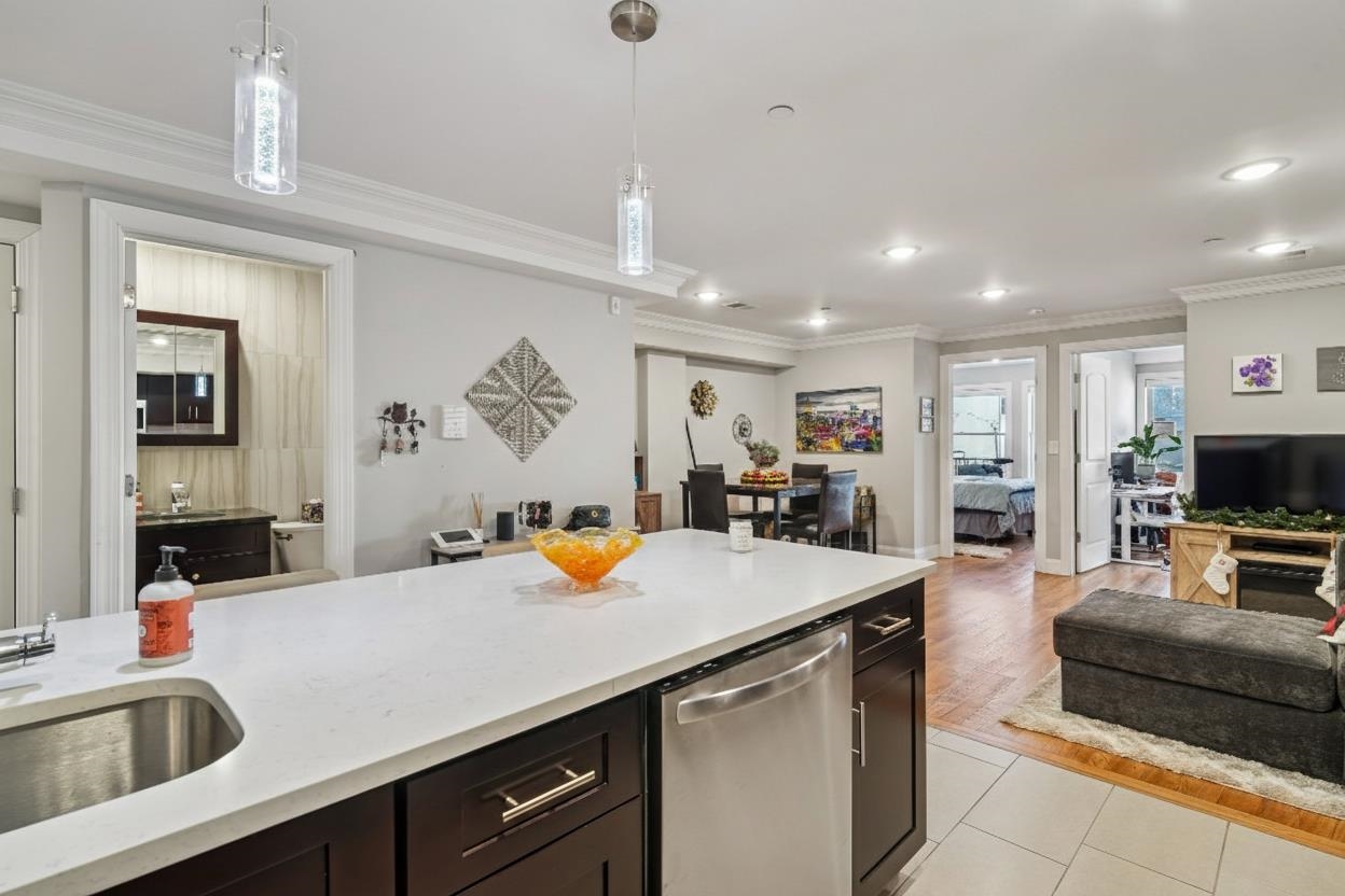 175 VAN HORNE ST Unit: #1