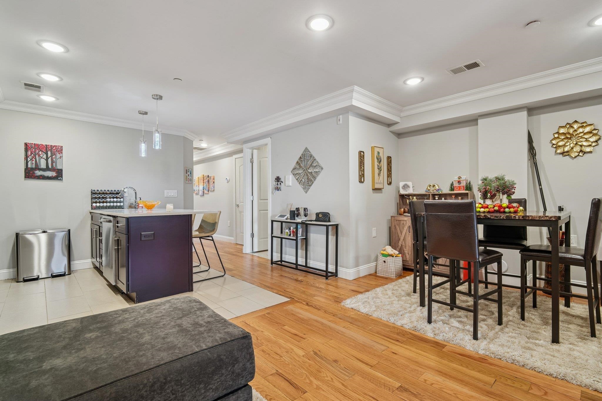 175 VAN HORNE ST Unit: #1