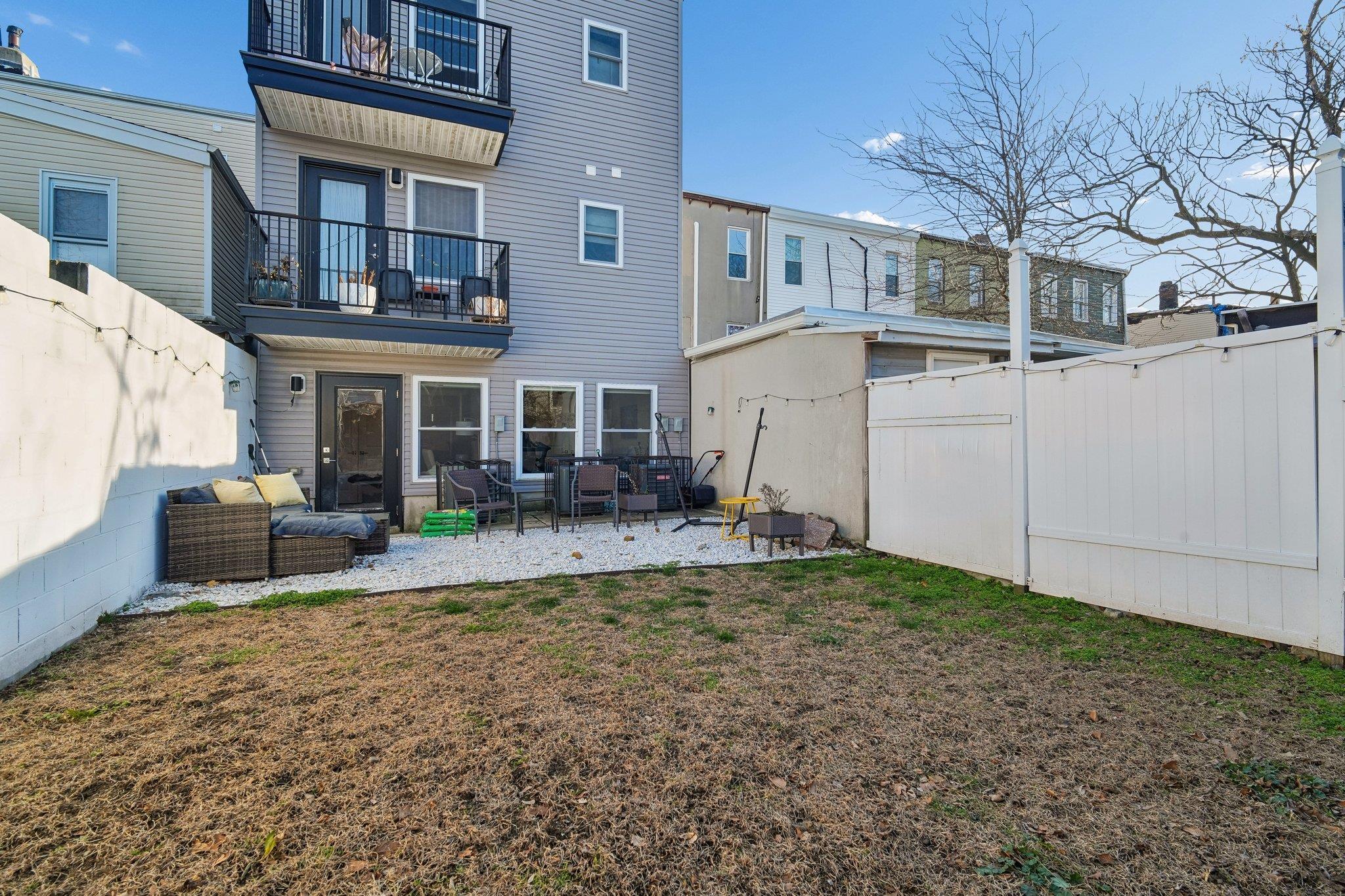 175 VAN HORNE ST Unit: #1
