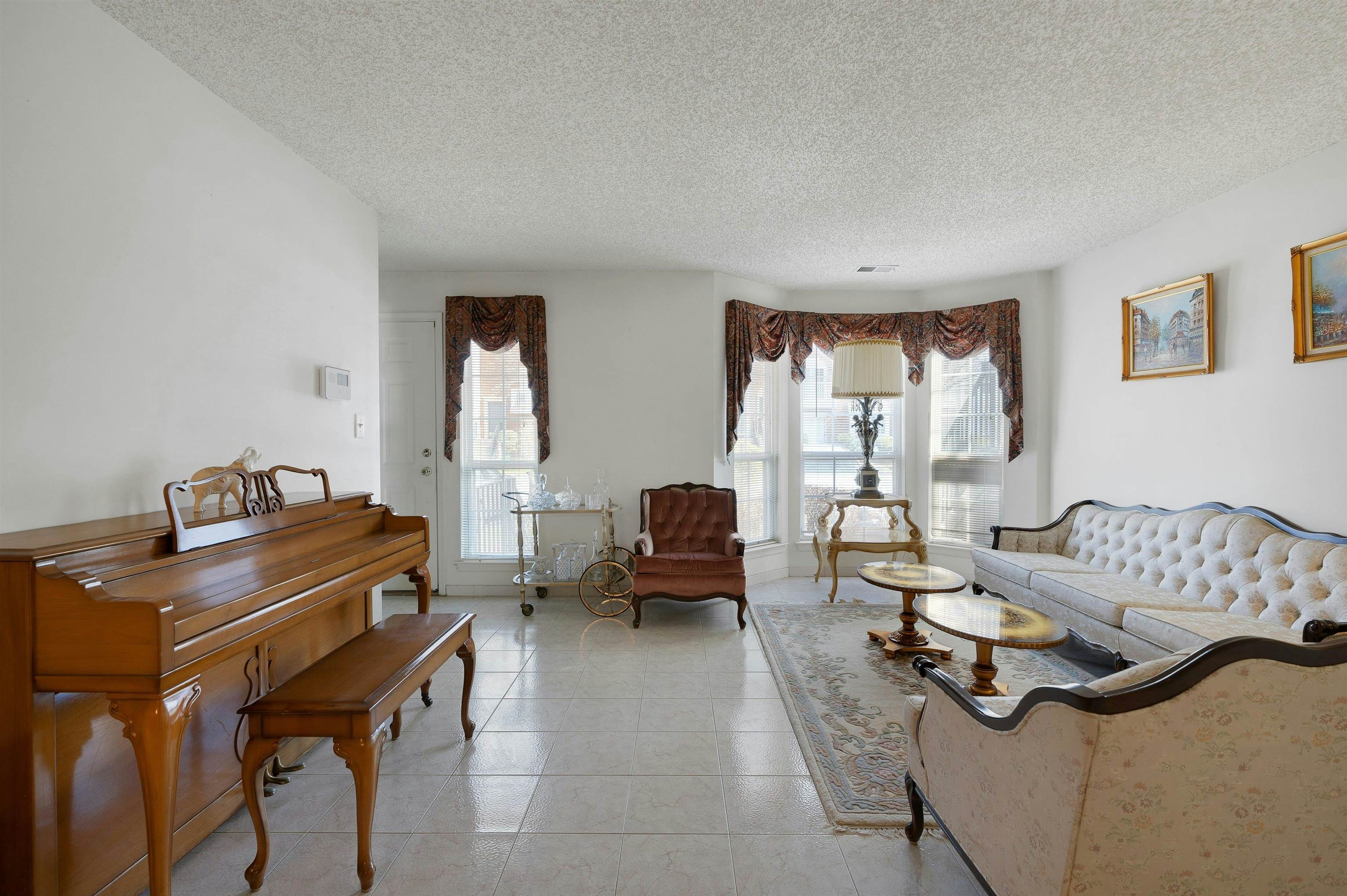 32 CEDAR ST