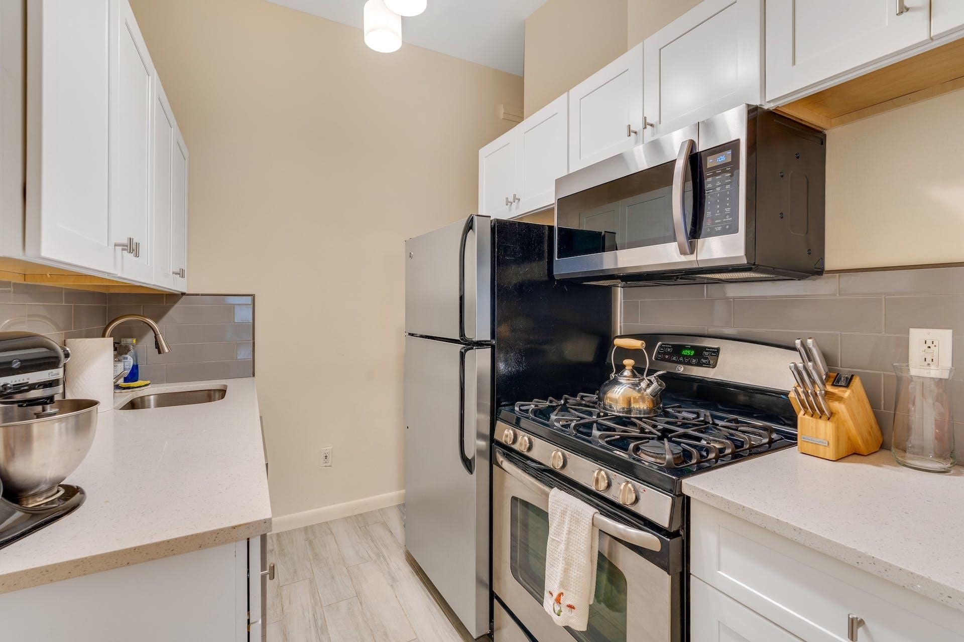 1110 CLINTON ST Unit: 8