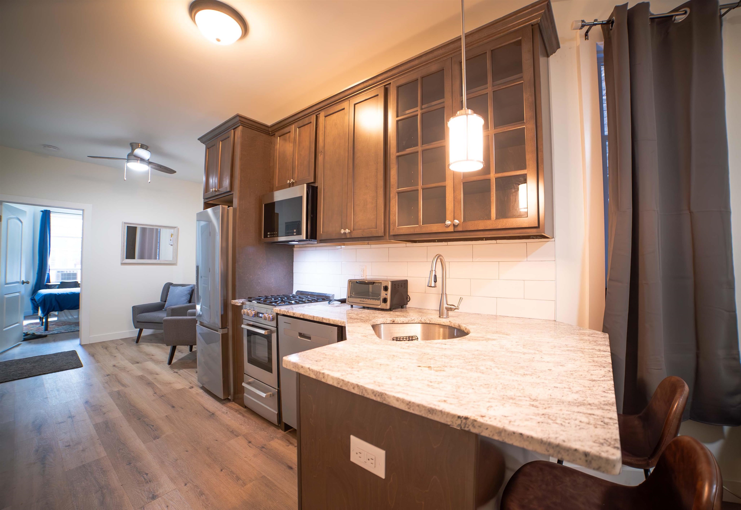 204 48TH ST Unit: 1L