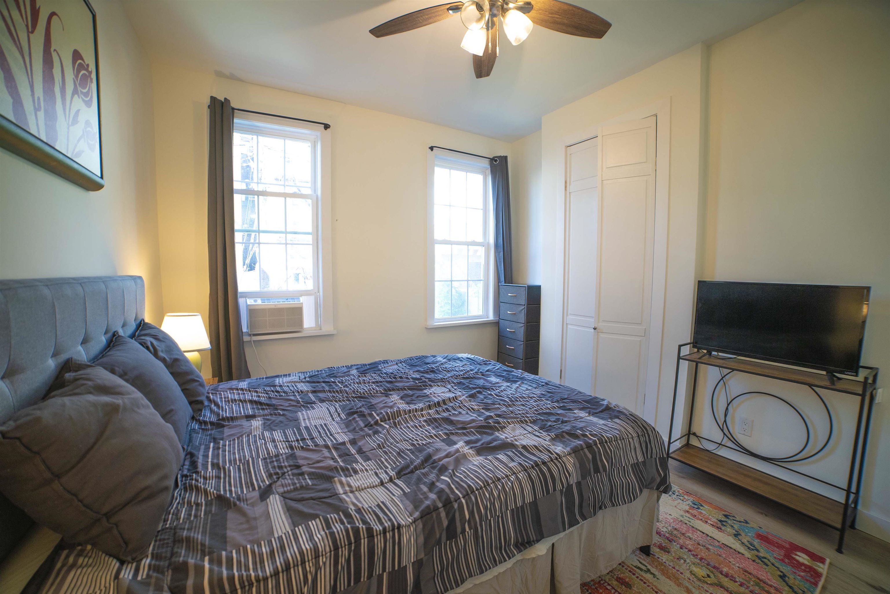 204 48TH ST Unit: 1L