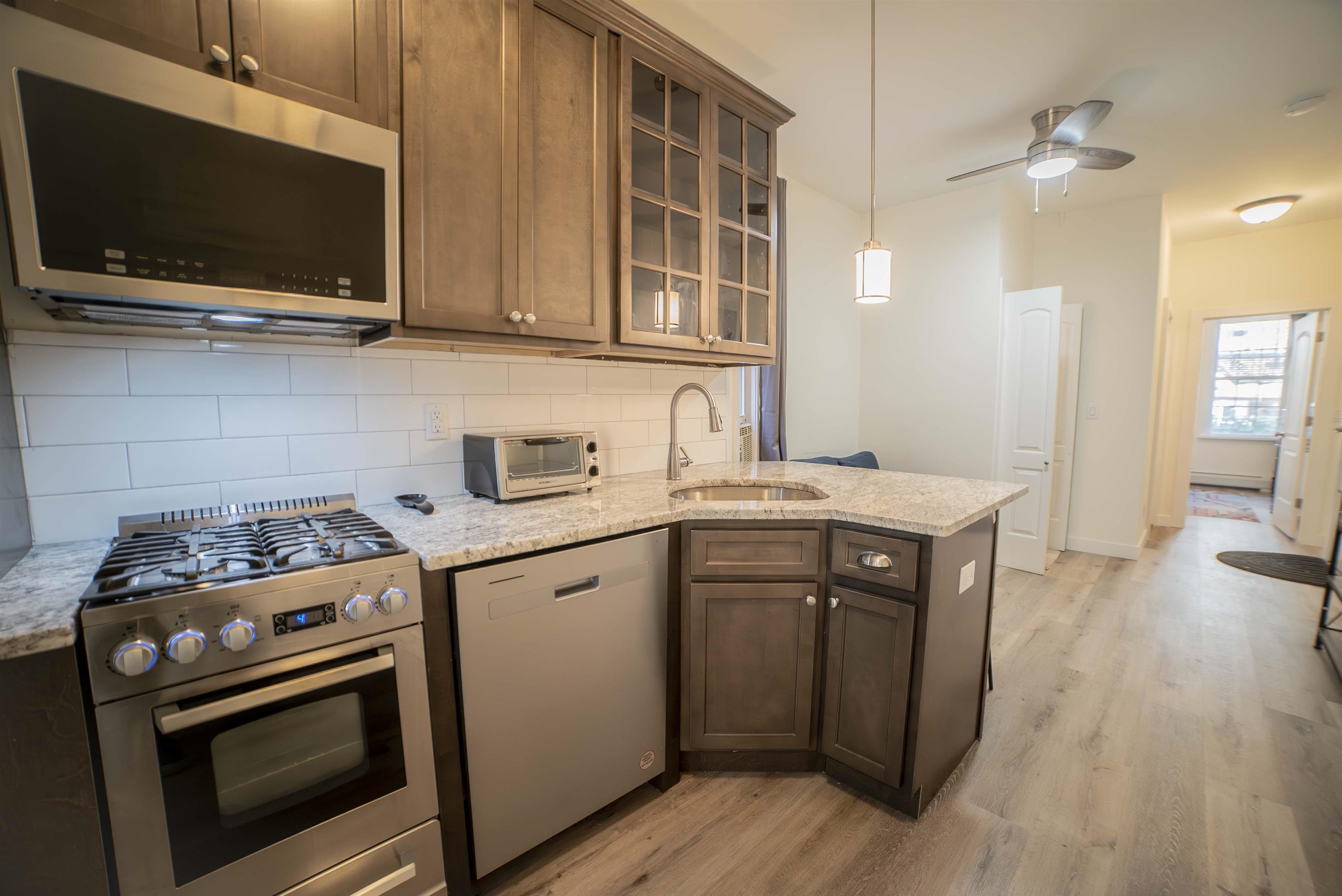 204 48TH ST Unit: 1L