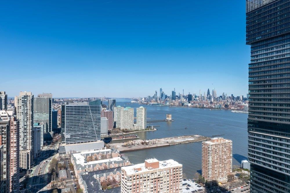 88 MORGAN ST Unit: PH2-1