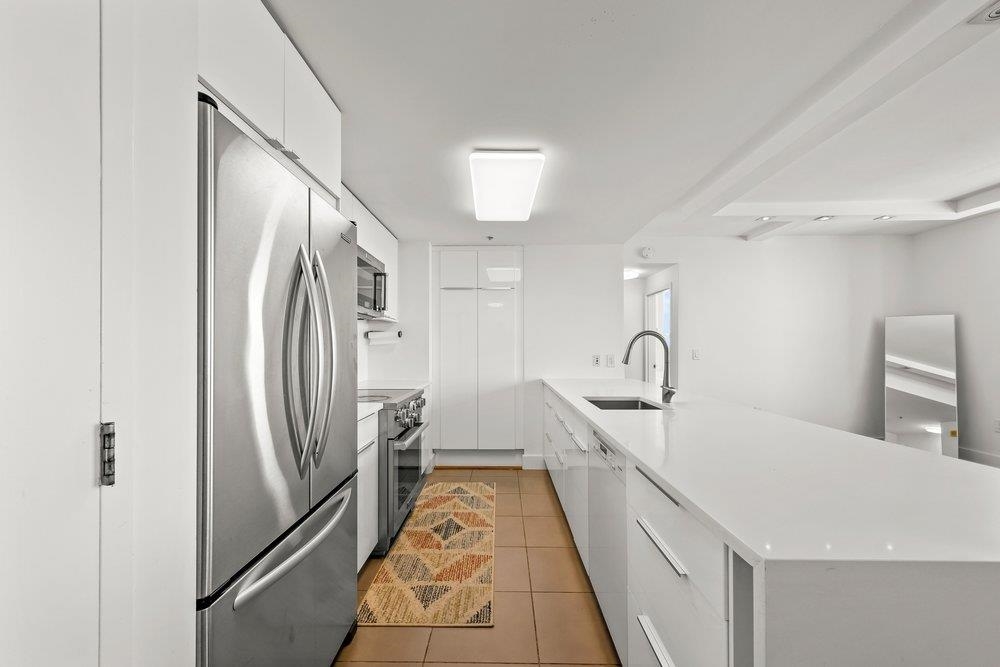 88 MORGAN ST Unit: PH2-1