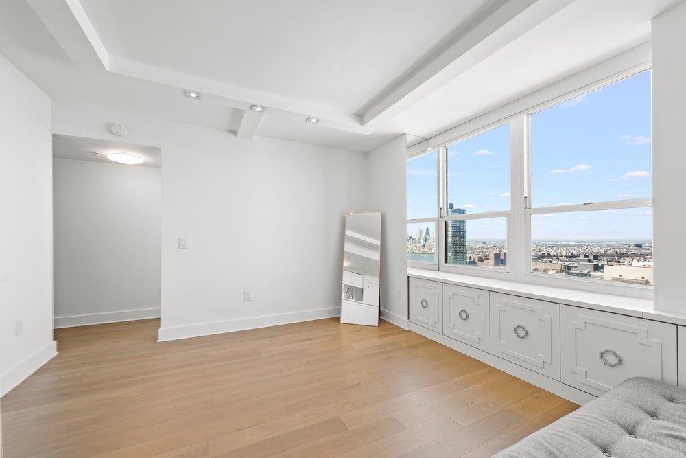 88 MORGAN ST Unit: PH2-1