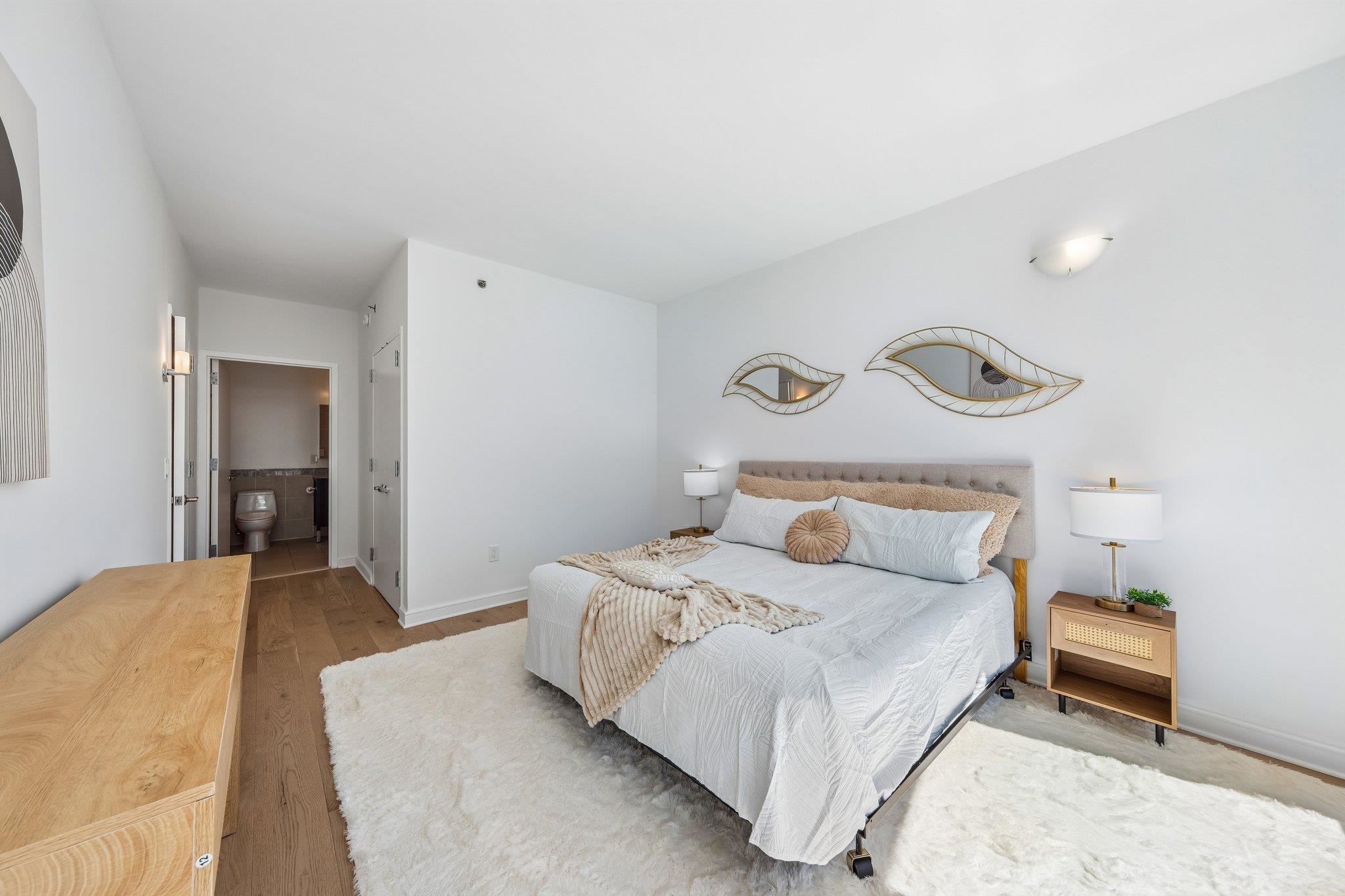 1 SHORE LANE Unit: 911