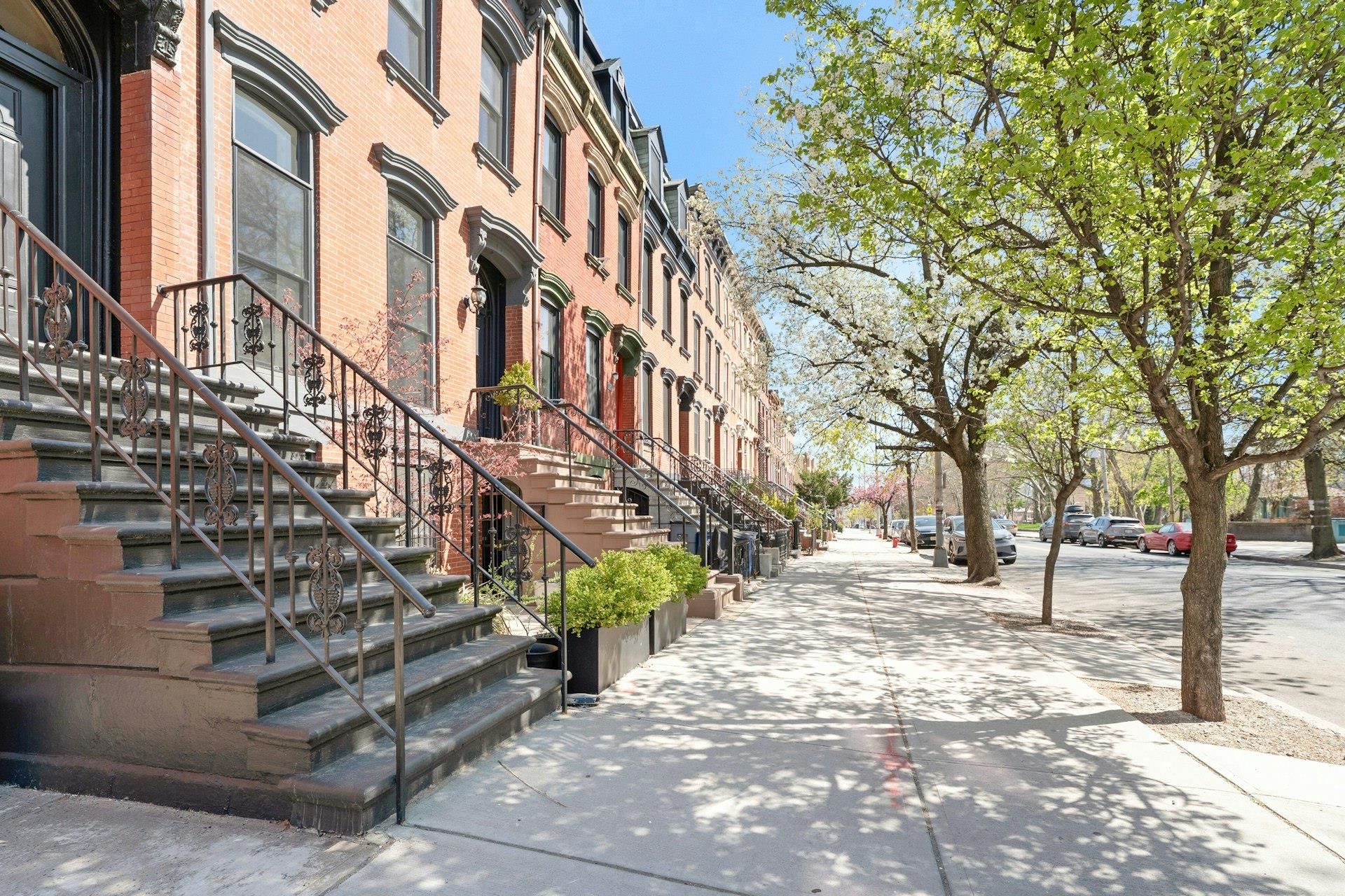 826 GRAND ST Unit: 1