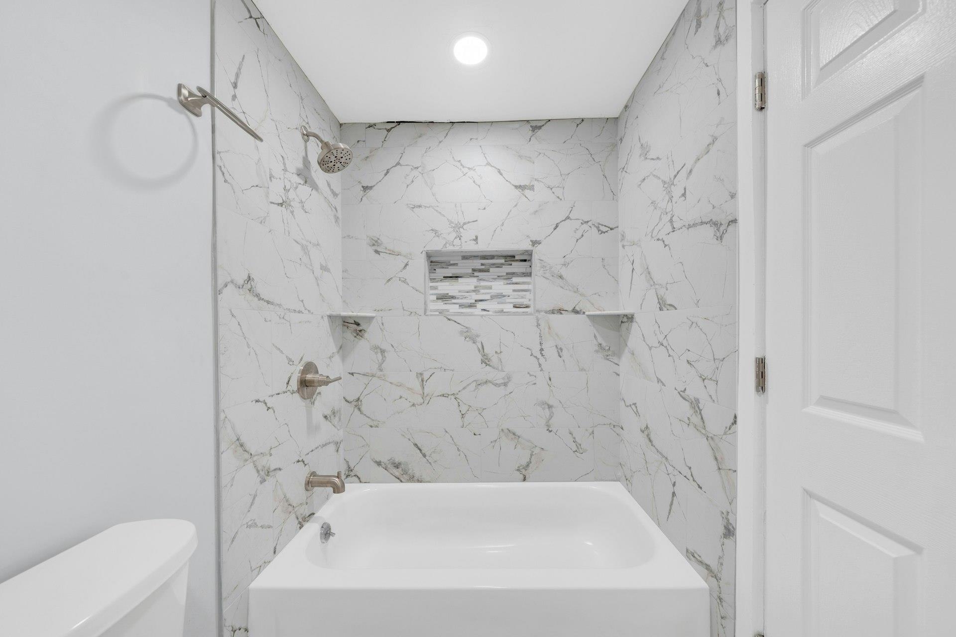 826 GRAND ST Unit: 1