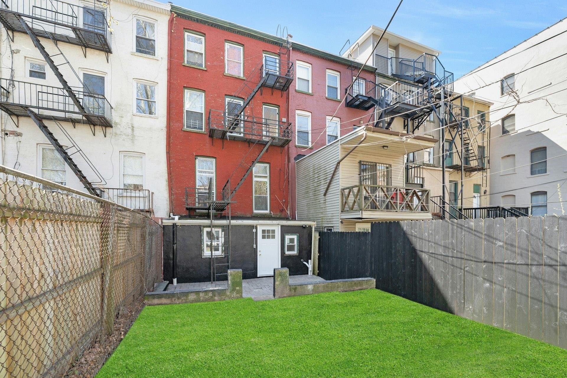 826 GRAND ST Unit: 1