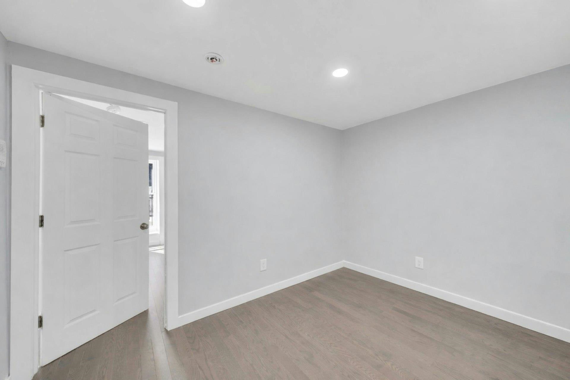 826 GRAND ST Unit: 1