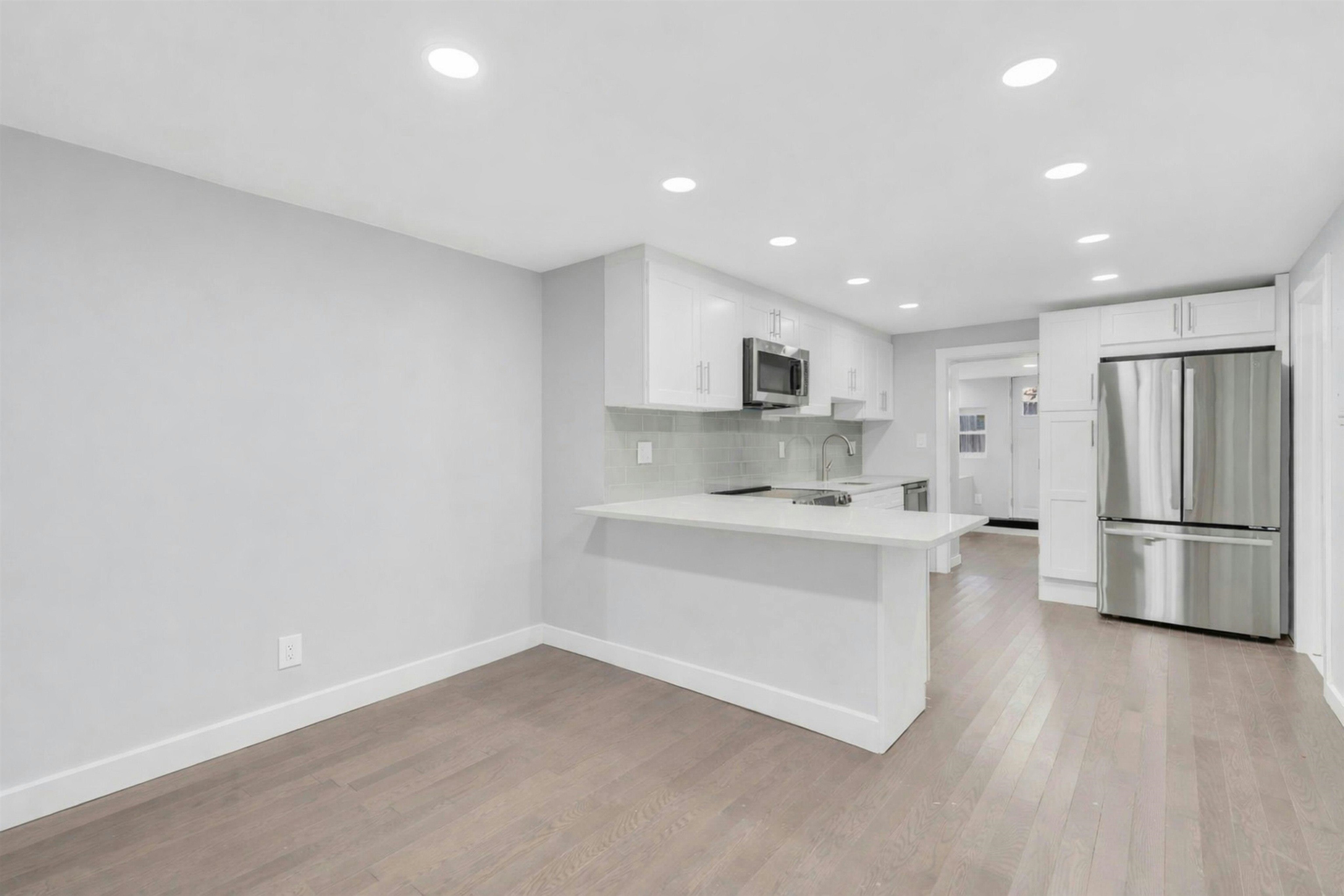 826 GRAND ST Unit: 1