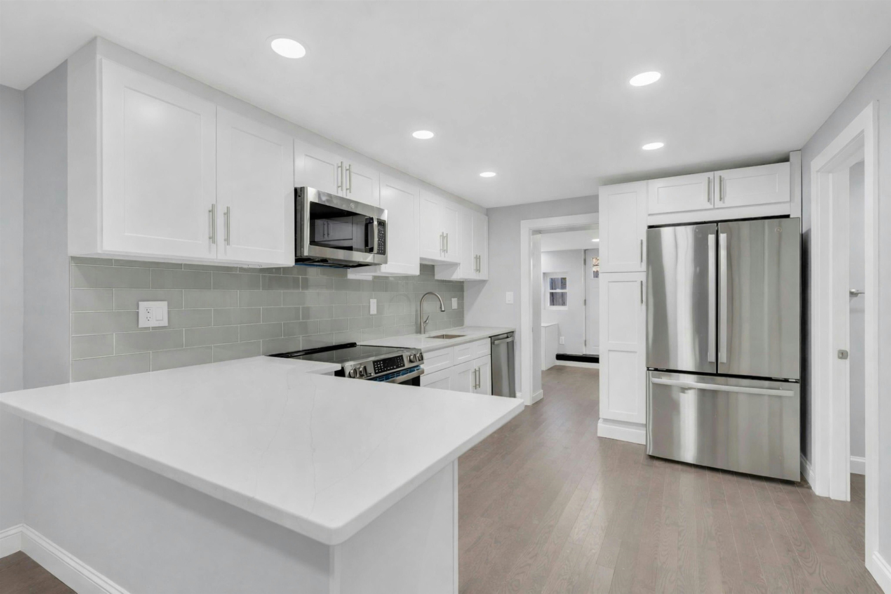 826 GRAND ST Unit: 1