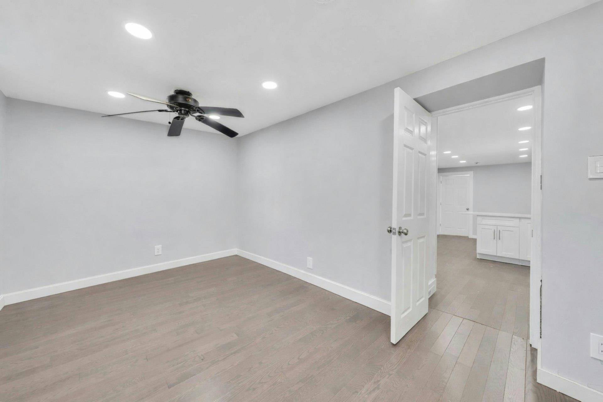 826 GRAND ST Unit: 1