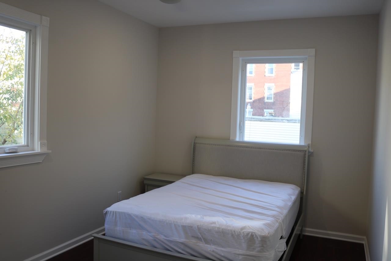 2110 SUMMIT AVE Unit: 2